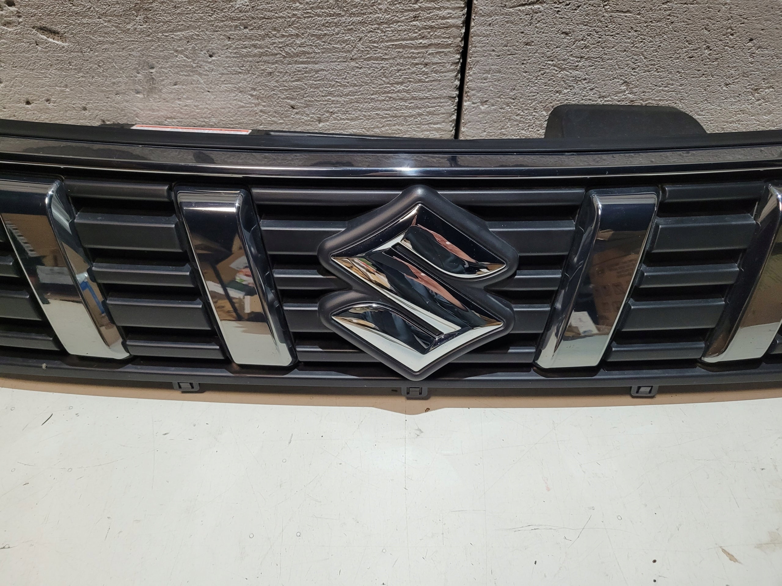 Kühlergrill Suzuki VITARA II I VITARA FRONTGRILL 7212186R07 Kühlergitter