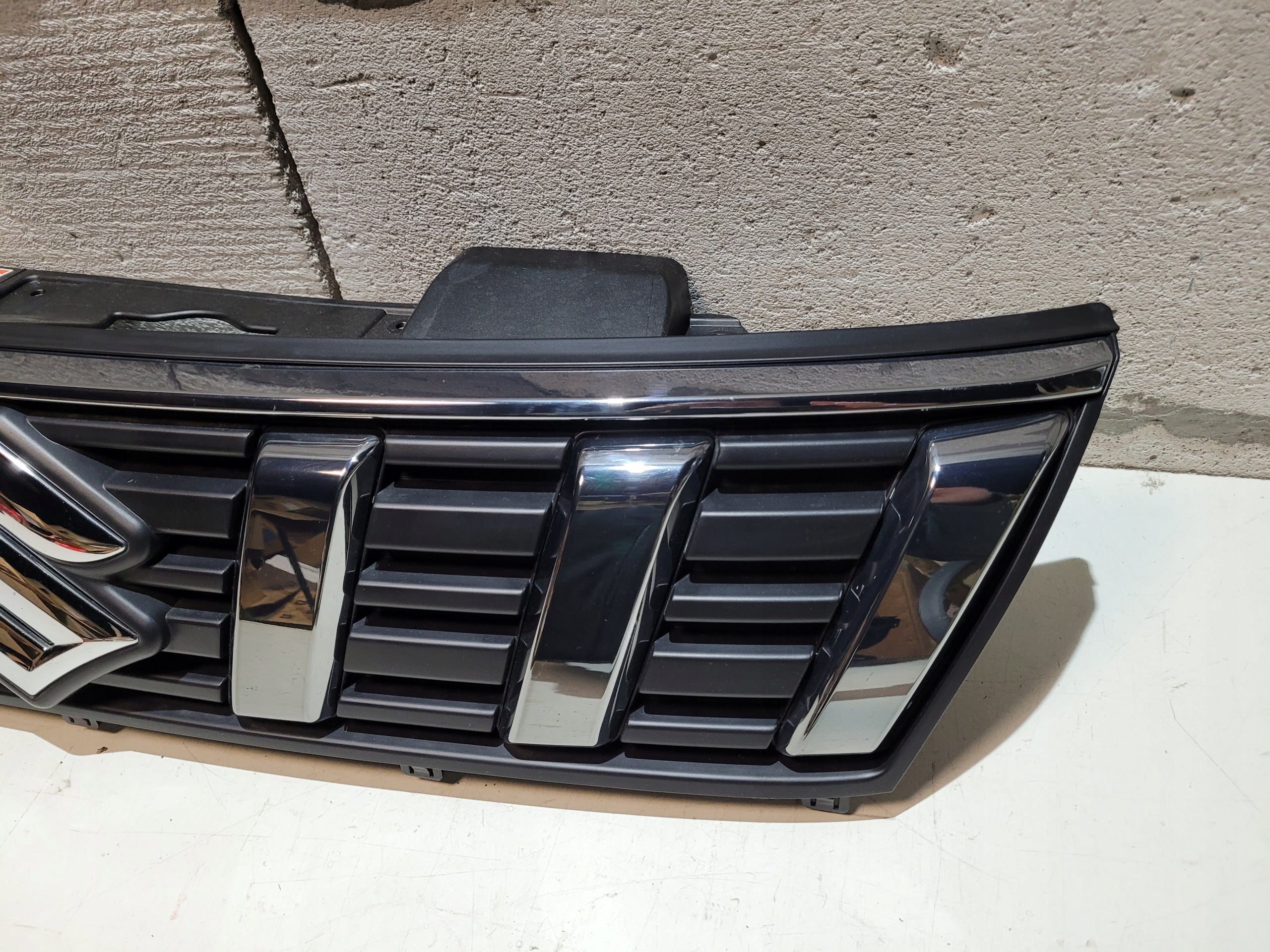 Kühlergrill Suzuki VITARA II I VITARA FRONTGRILL 7212186R07 Kühlergitter