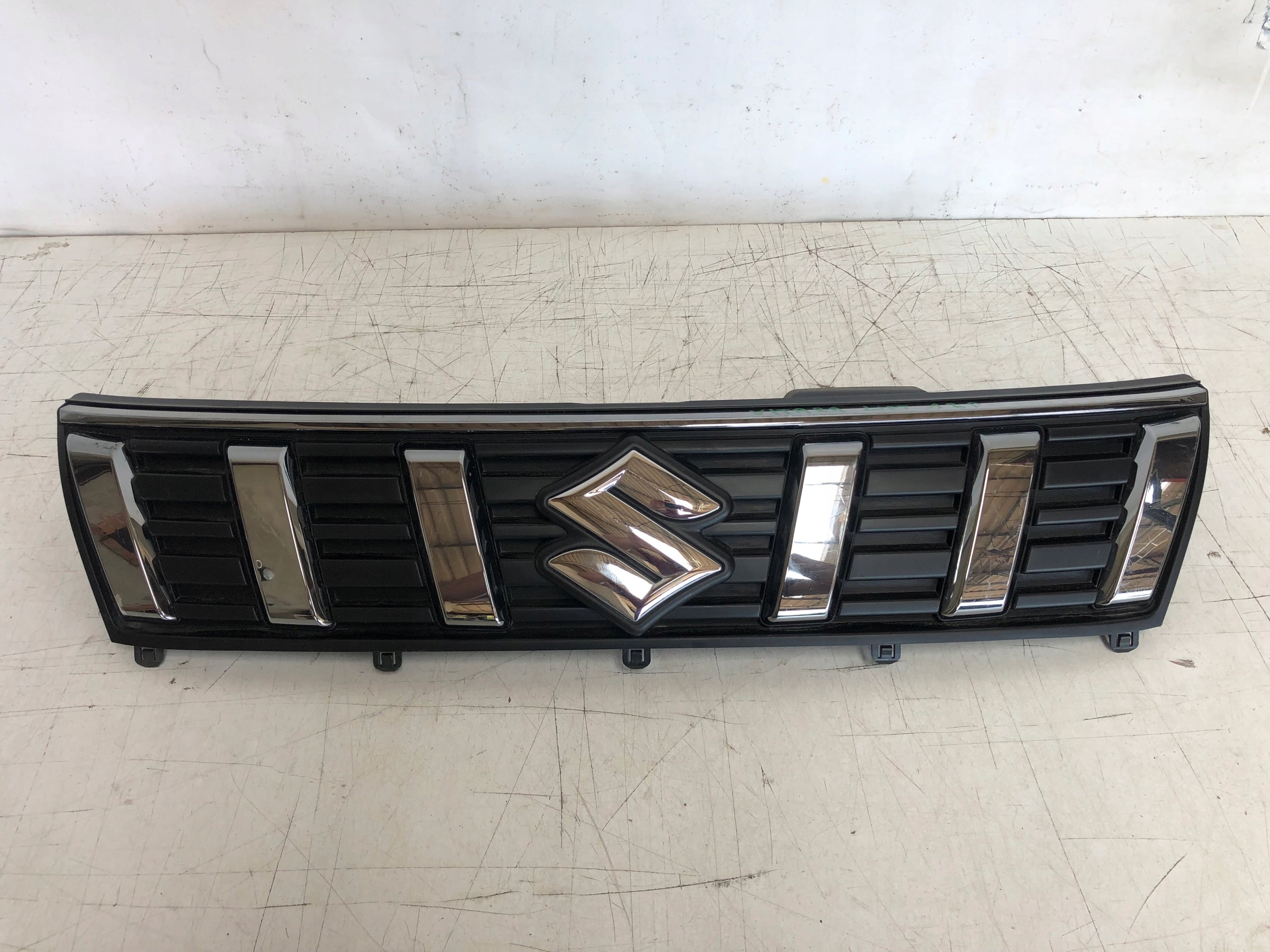  Kühlergrill Suzuki I VITARA FRONTGRILL 7212186R0 Kühlergitter product image