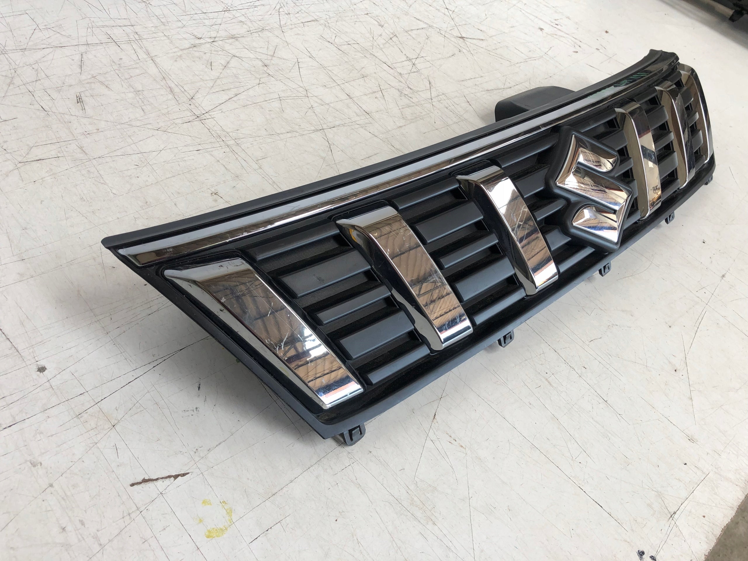 Kühlergrill Suzuki I VITARA FRONTGRILL 7212186R0 Kühlergitter