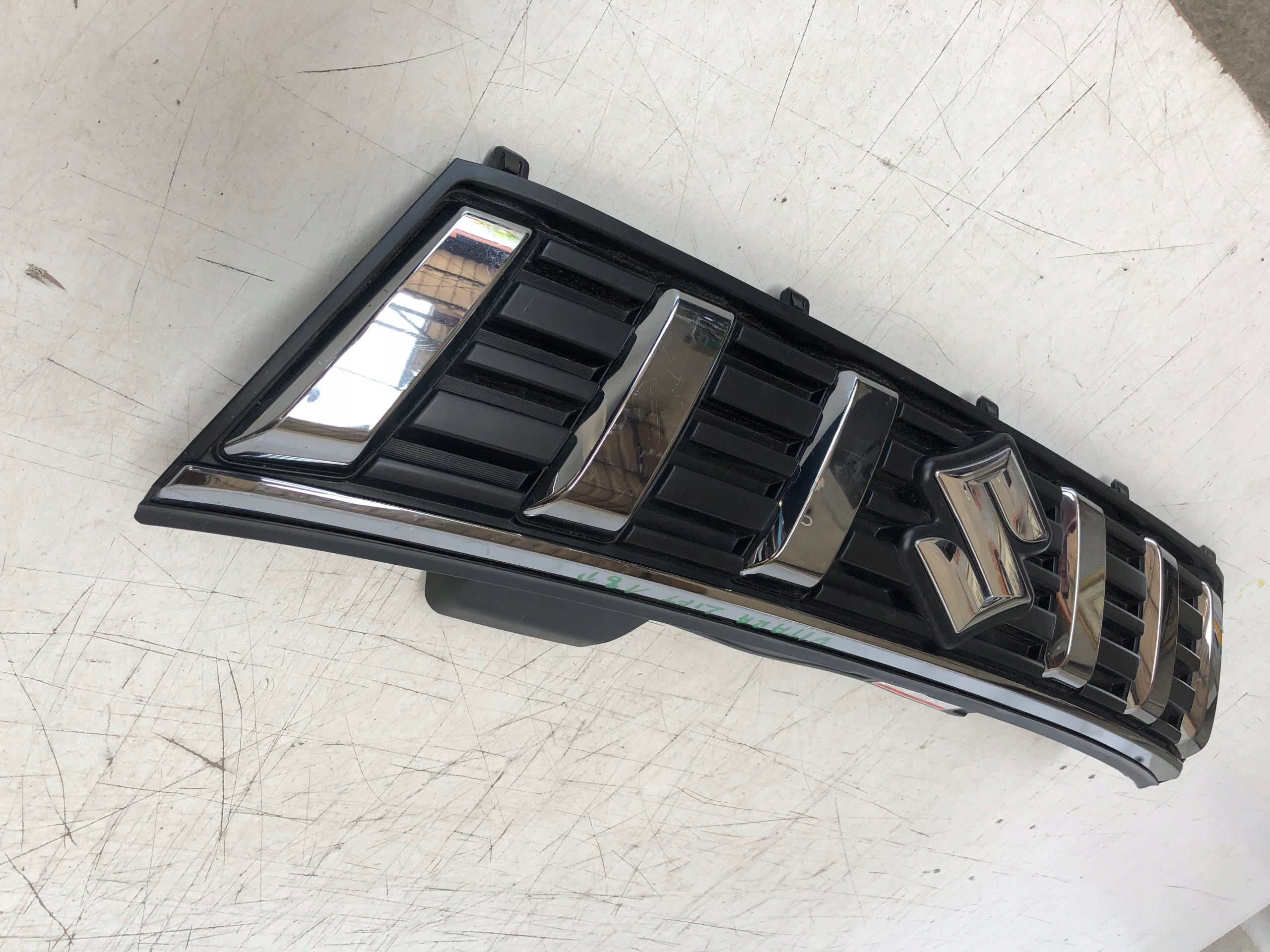 Kühlergrill Suzuki I VITARA FRONTGRILL 7212186R0 Kühlergitter