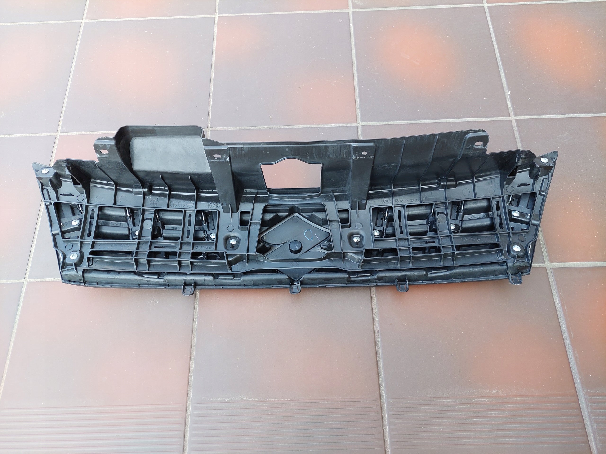 Kühlergrill Suzuki VITARA II I VITARA FRONTGRILL 7212186R0G Kühlergitter