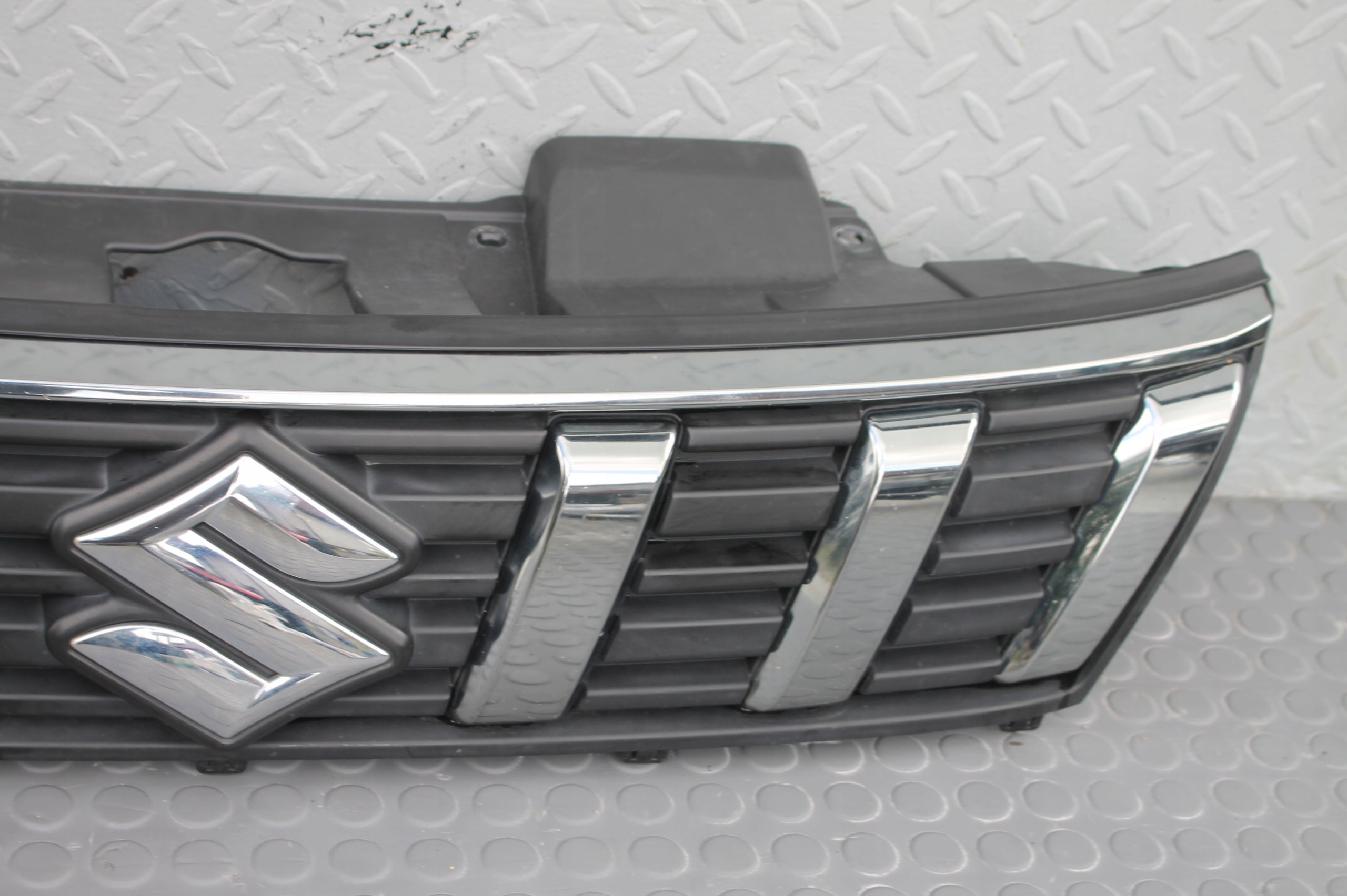 Kühlergrill Suzuki VITARA II I VITARA FRONTGRILL 7212172121 Kühlergitter