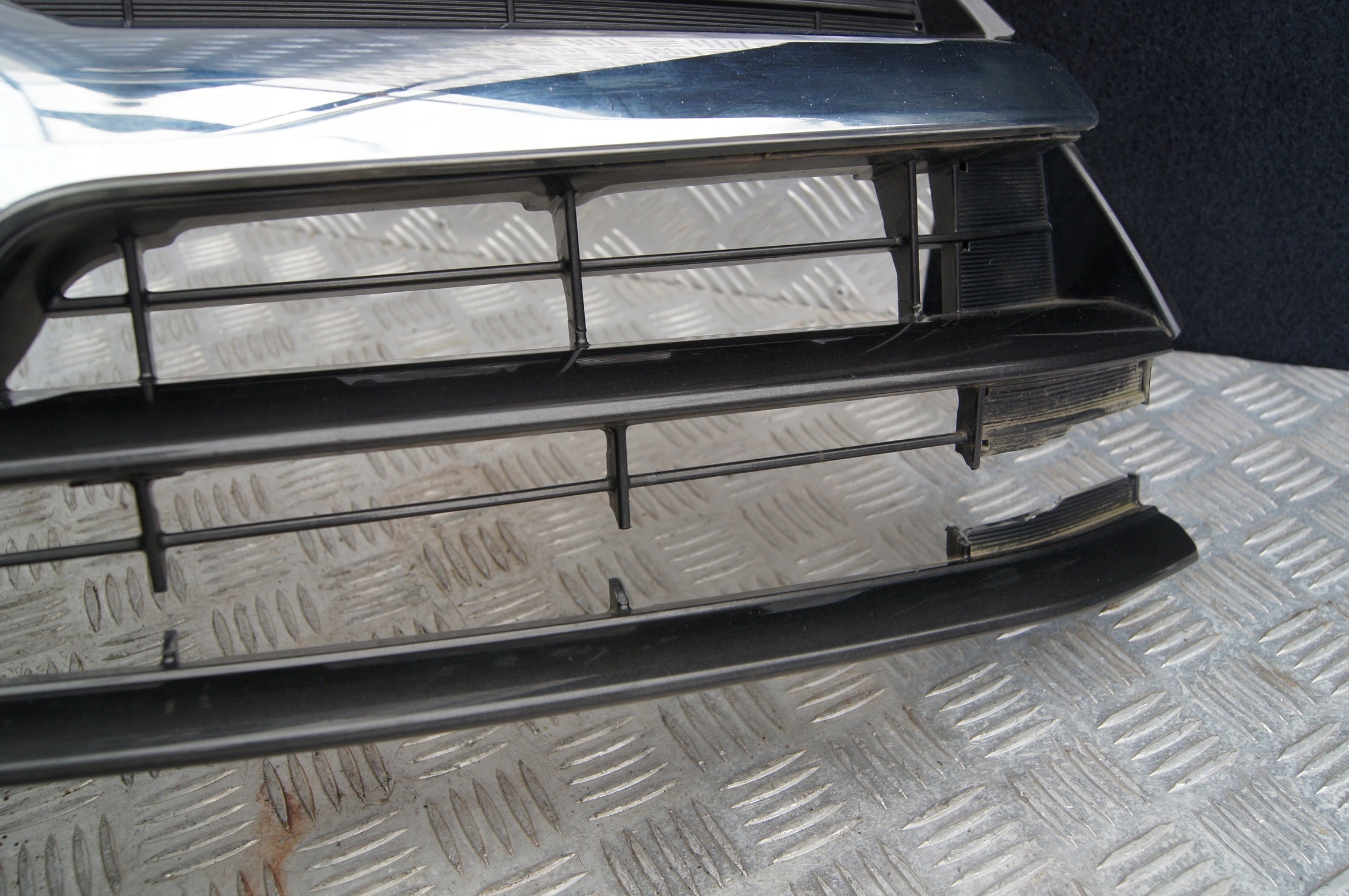 Kühlergrill Toyota 5 HIGHLANDER FRONTGRILL 531010E150 Kühlergitter