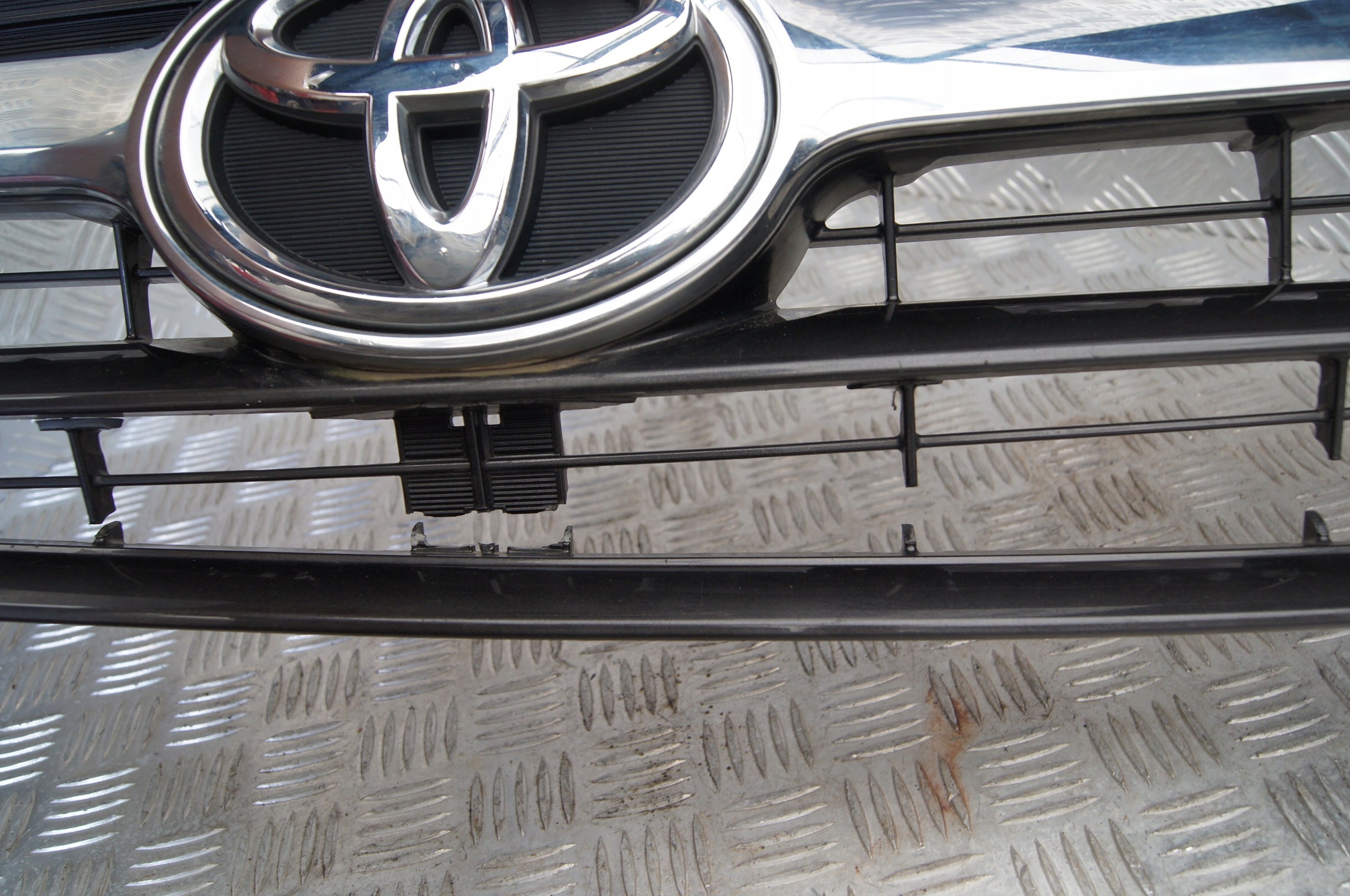 Kühlergrill Toyota 5 HIGHLANDER FRONTGRILL 531010E150 Kühlergitter