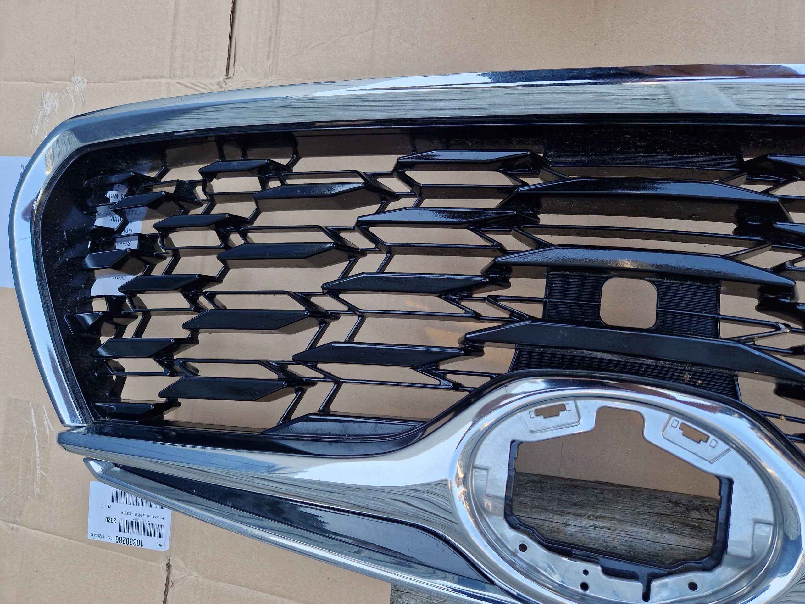 Kühlergrill Toyota 5 V HIGHLANDER FRONTGRILL 531010E330 Kühlergitter