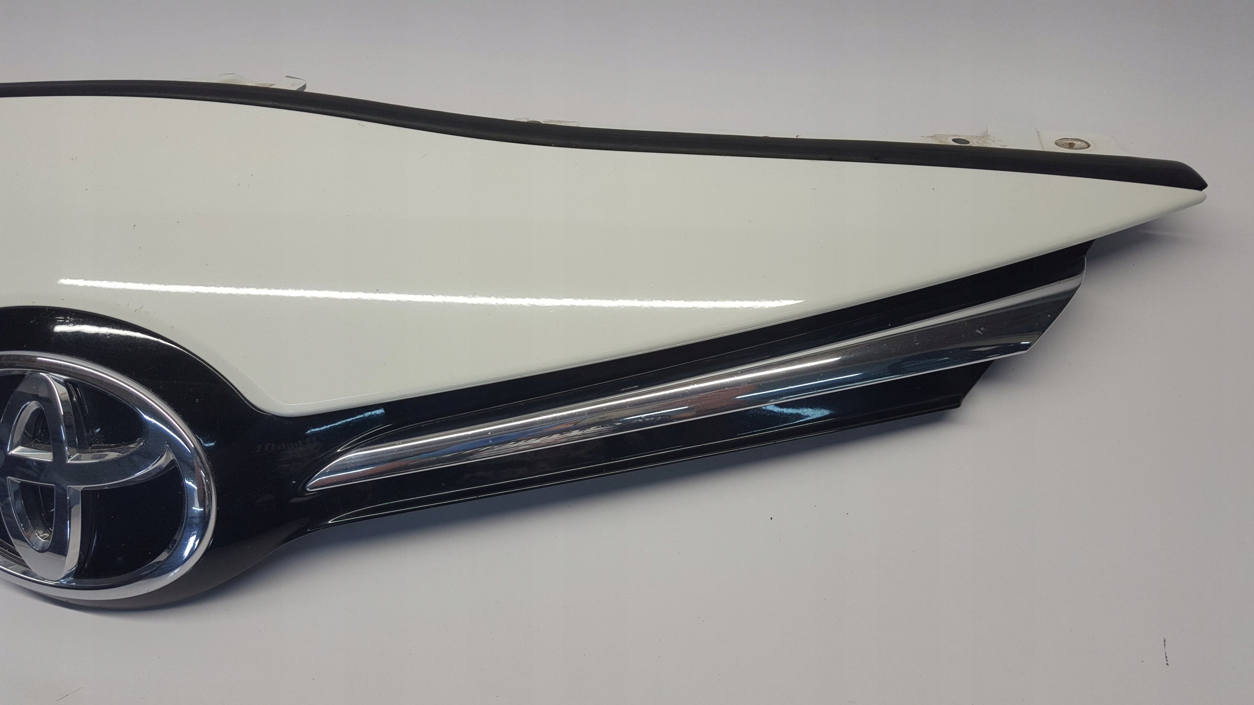 Kühlergrill Toyota AVENSIS 5 T2 FRONTGRILL 5311405120 Kühlergitter