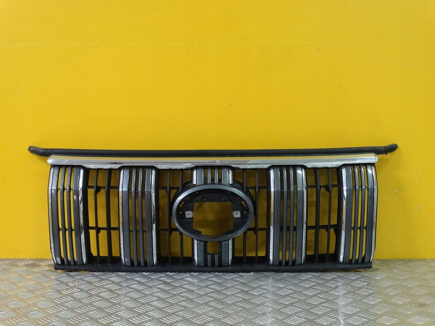  Grille Toyota 5 LAND CRUISER FRONT GRILLE Radiator grille  product image