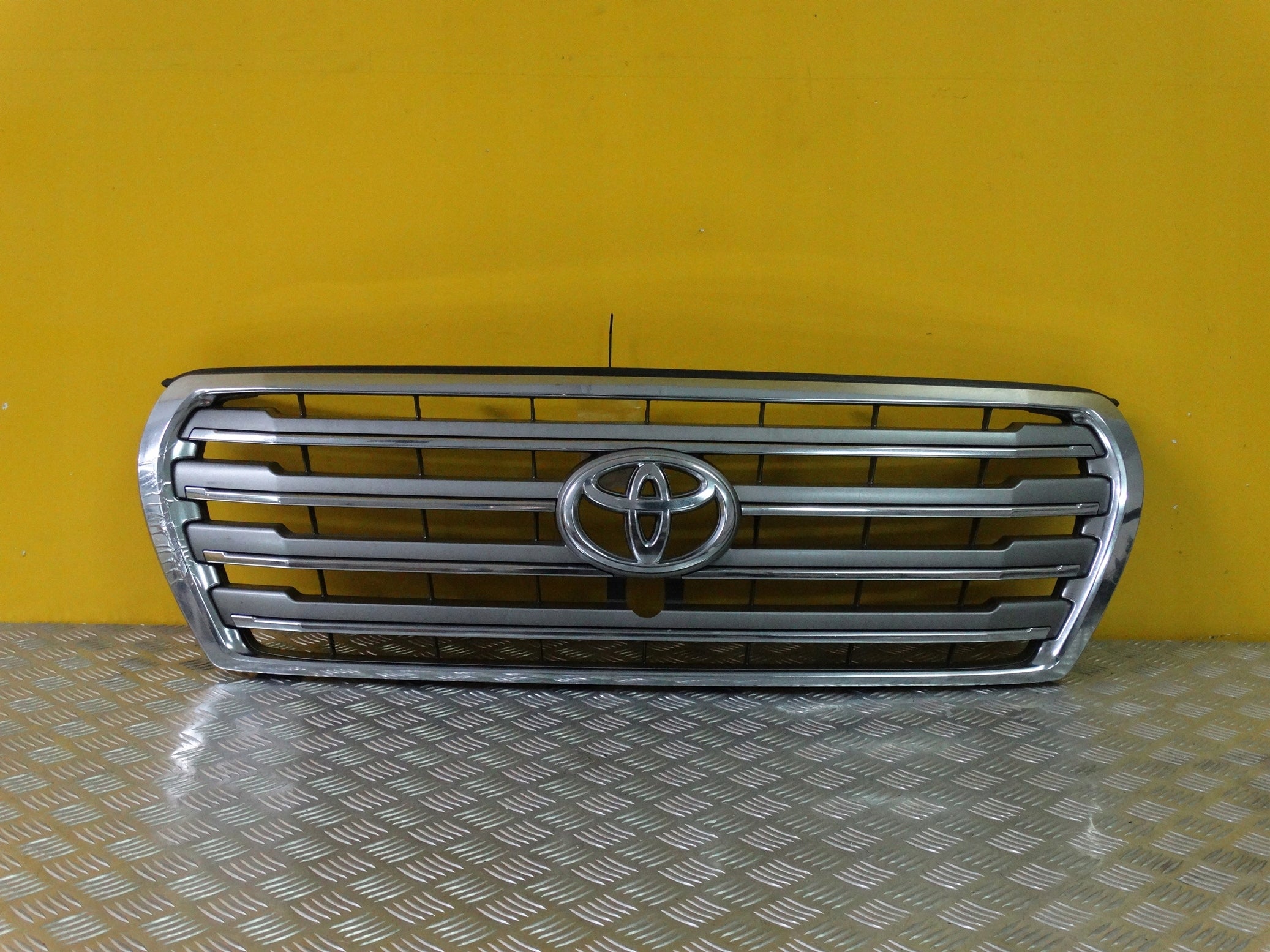  Grille de radiateur Toyota V LAND CRUISER FRONT GRILL calandre  product image