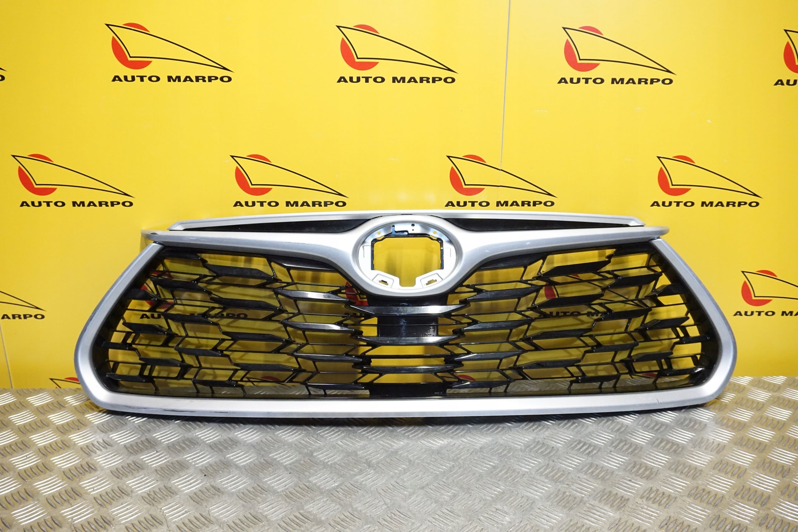 Kühlergrill Toyota HIGHLANDER FRONTGRILL 531110E250 Kühlergitter