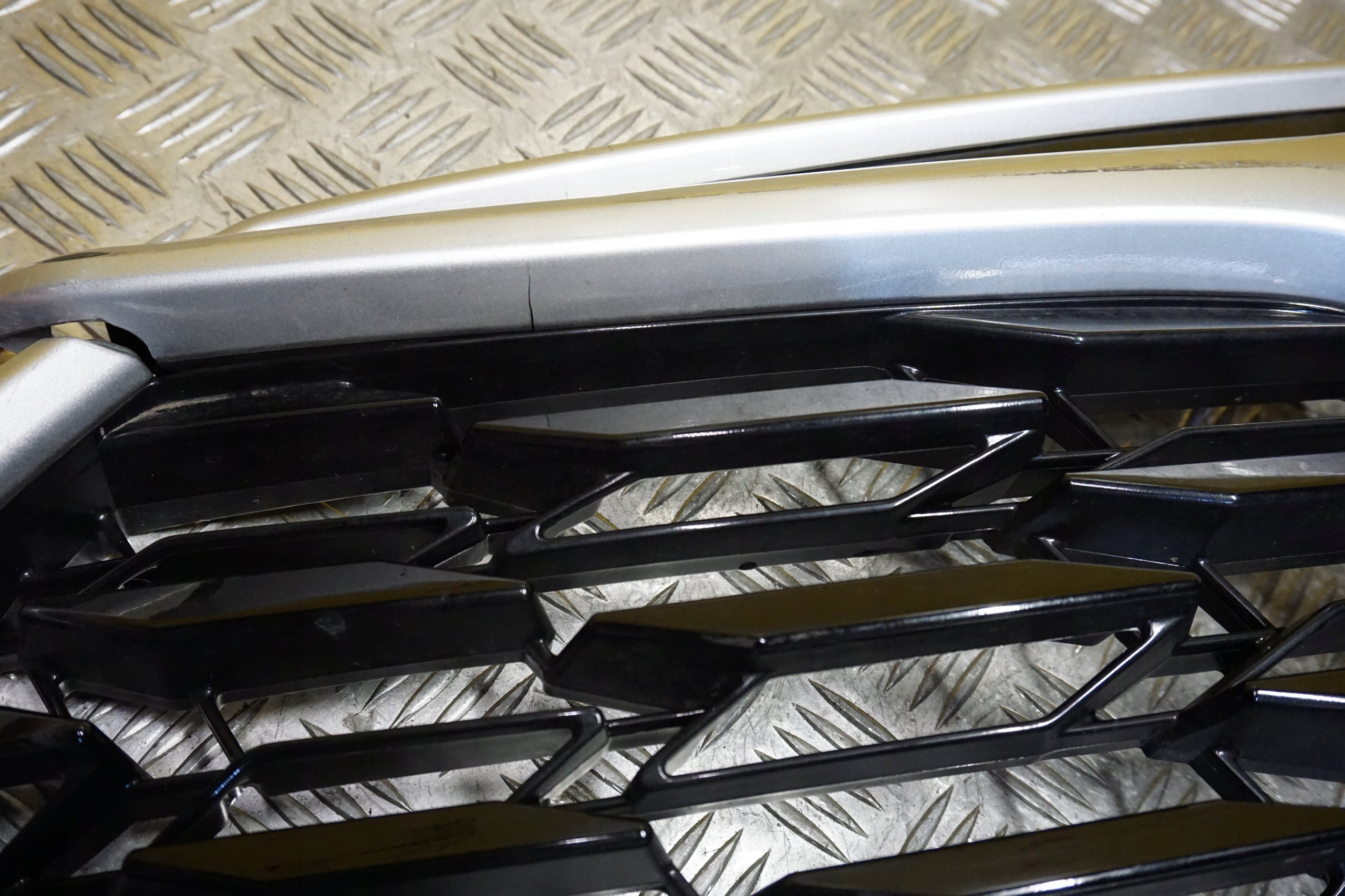 Kühlergrill Toyota HIGHLANDER FRONTGRILL 531110E250 Kühlergitter