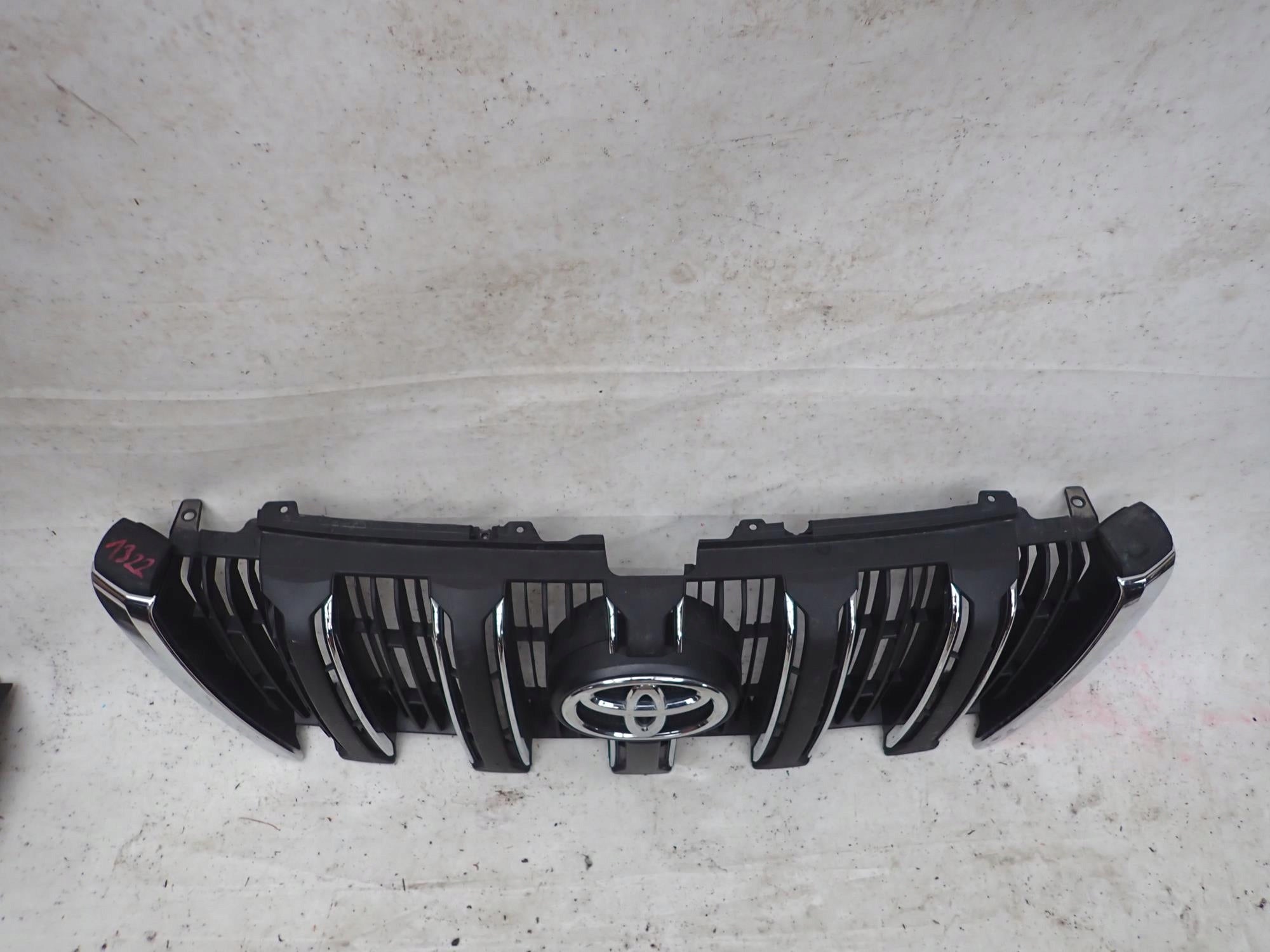 Kühlergrill Toyota LAND CRUISER J15 FRONTGRILL 5311160A61 Kühlergitter