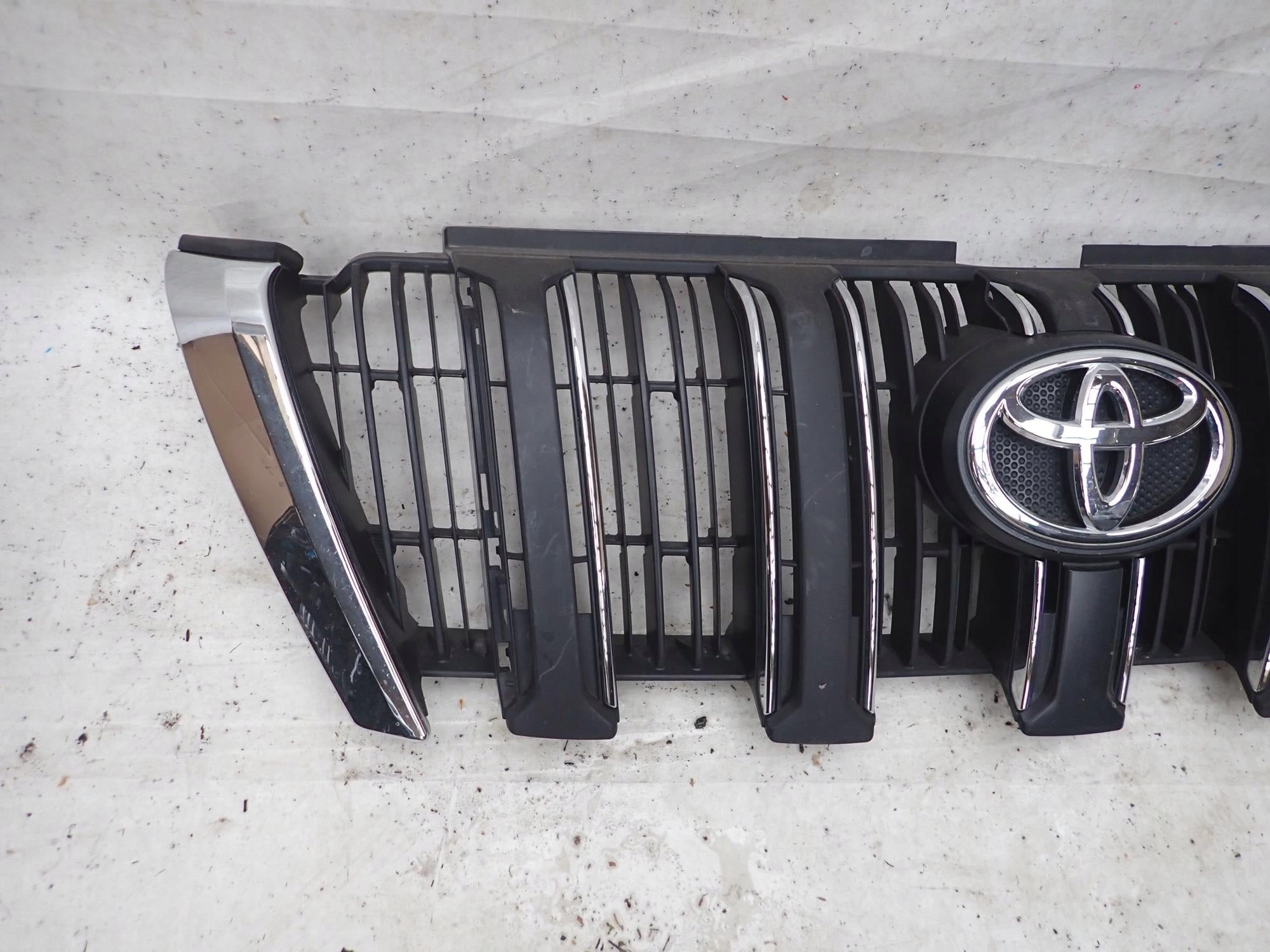 Kühlergrill Toyota LAND CRUISER J15 FRONTGRILL 5311160A61 Kühlergitter