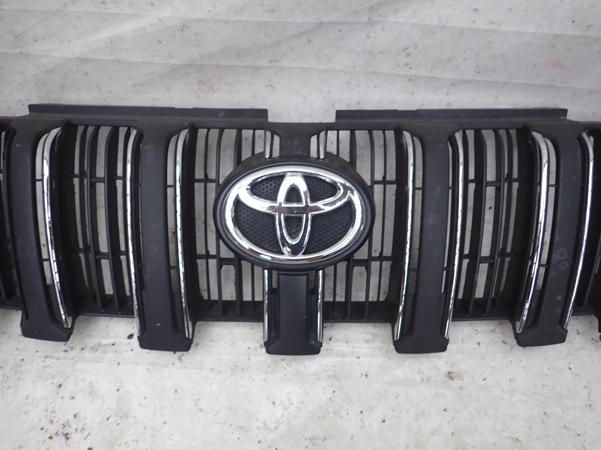 Kühlergrill Toyota LAND CRUISER J15 FRONTGRILL 5311160A61 Kühlergitter