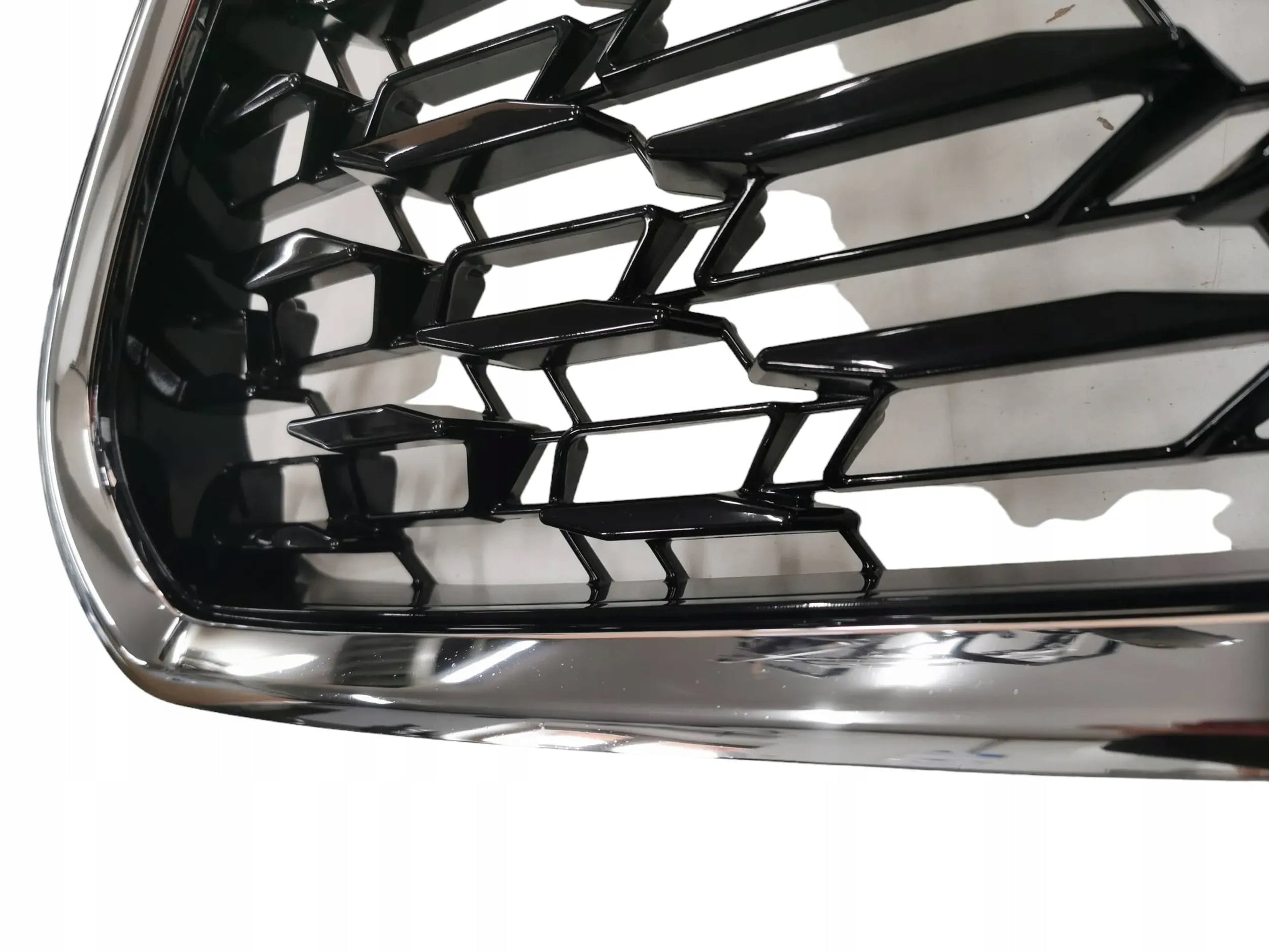 Kühlergrill Toyota HIGHLANDER FRONTGRILL 531110E250 Kühlergitter