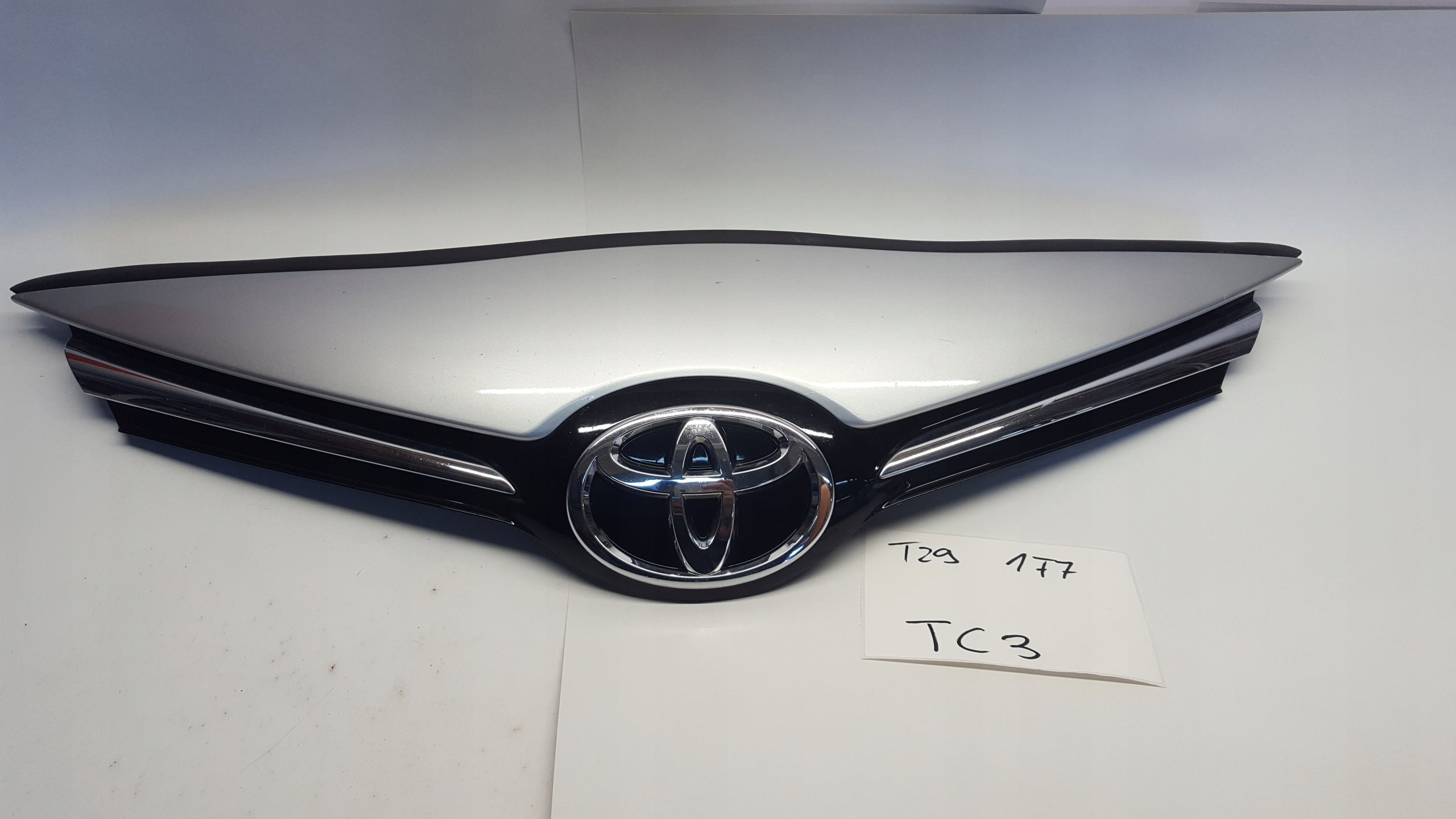 Kühlergrill Toyota 5 AVENSIS T2 FRONTGRILL 5311405120 Kühlergitter