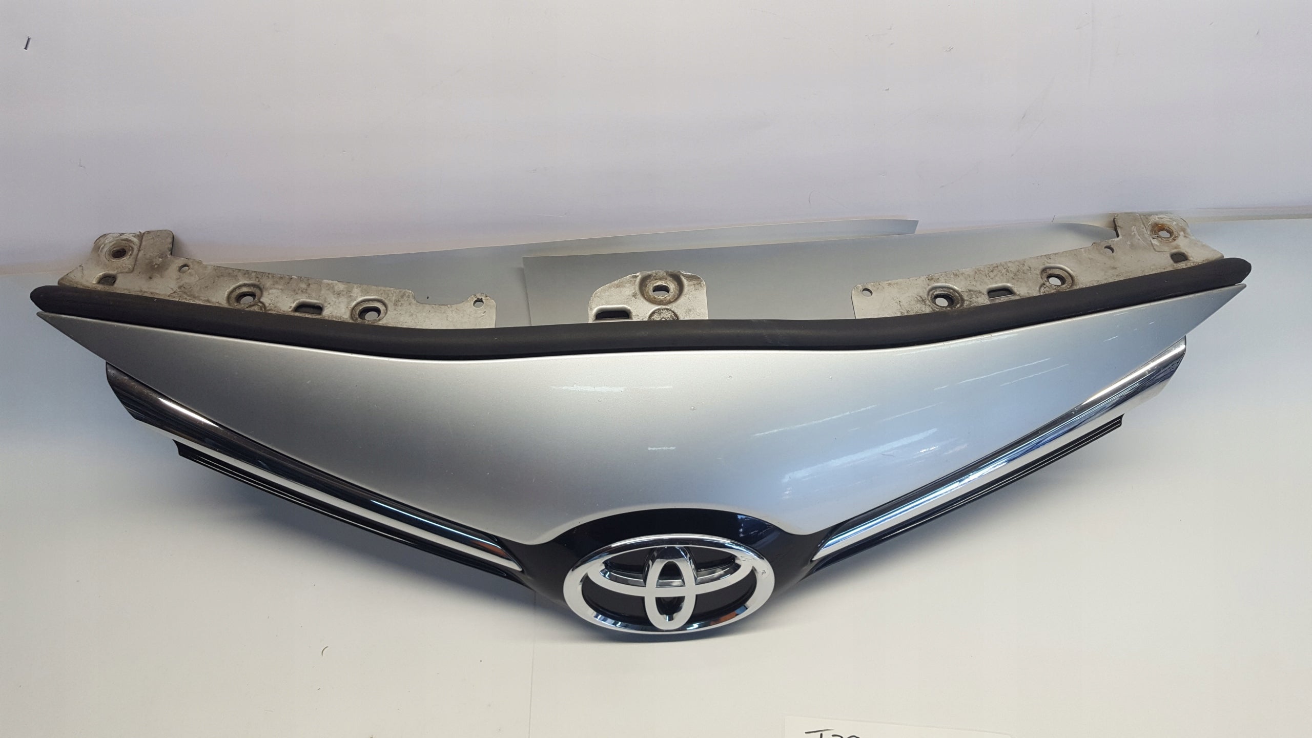 Kühlergrill Toyota 5 AVENSIS T2 FRONTGRILL 5311405120 Kühlergitter