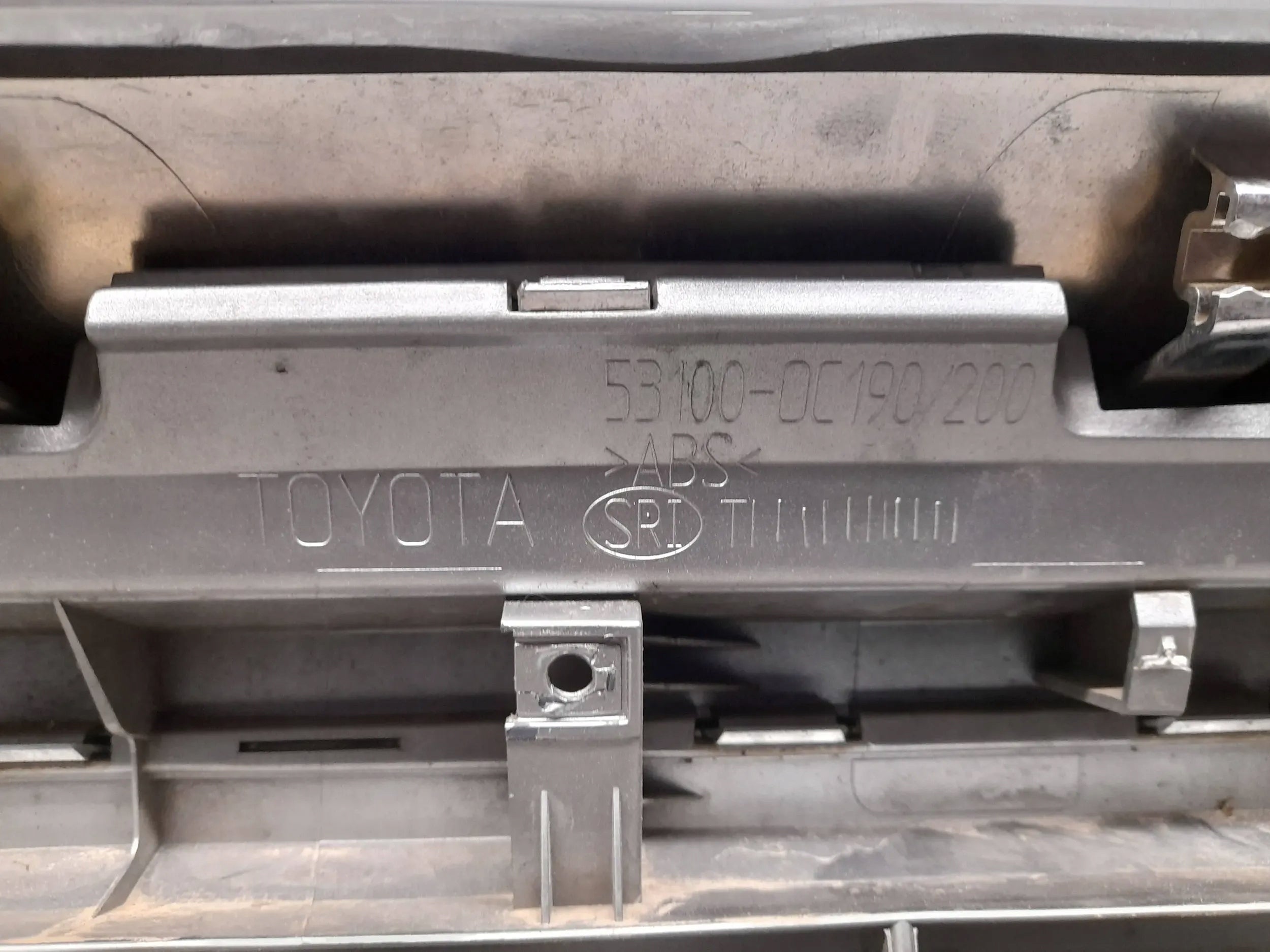 Kühlergrill Toyota E 5 FRONTGRILL 7531000C19 Kühlergitter