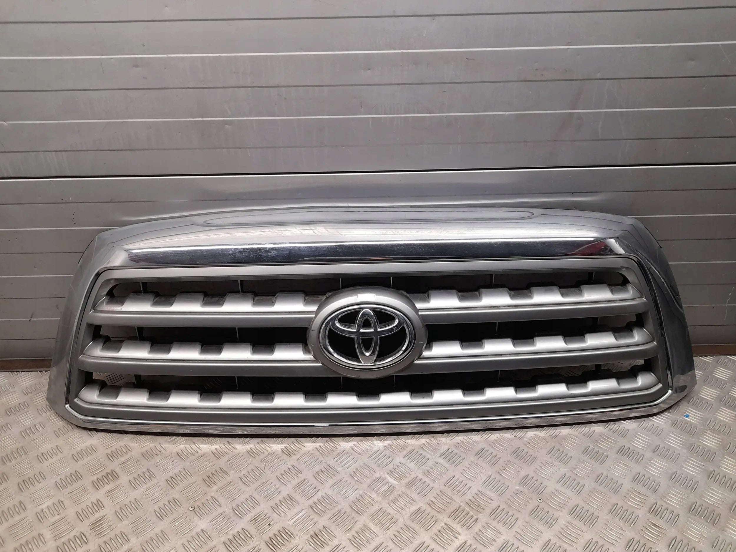 Kühlergrill Toyota E 5 FRONTGRILL 7531000C19 Kühlergitter