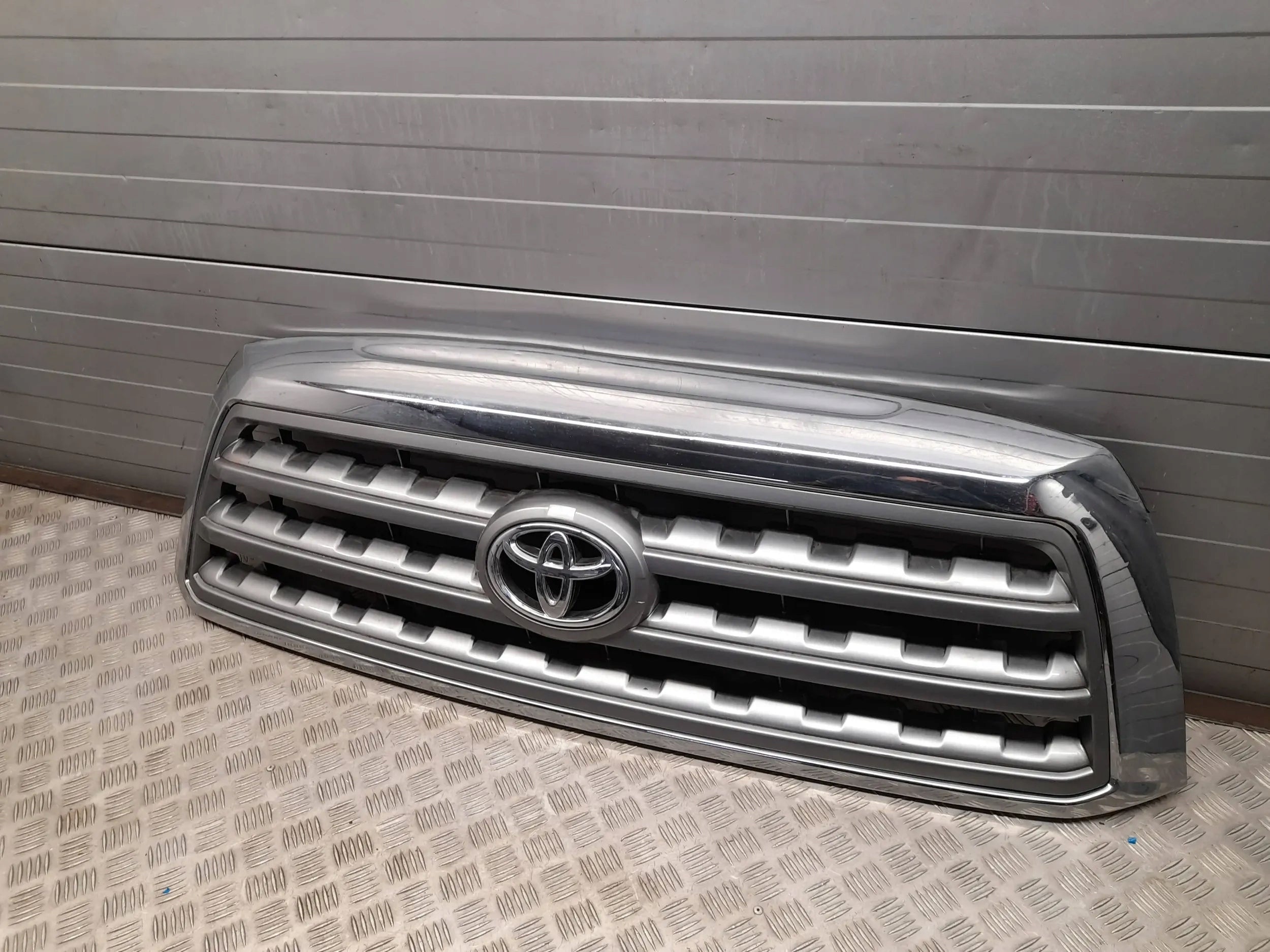 Kühlergrill Toyota E 5 FRONTGRILL 7531000C19 Kühlergitter