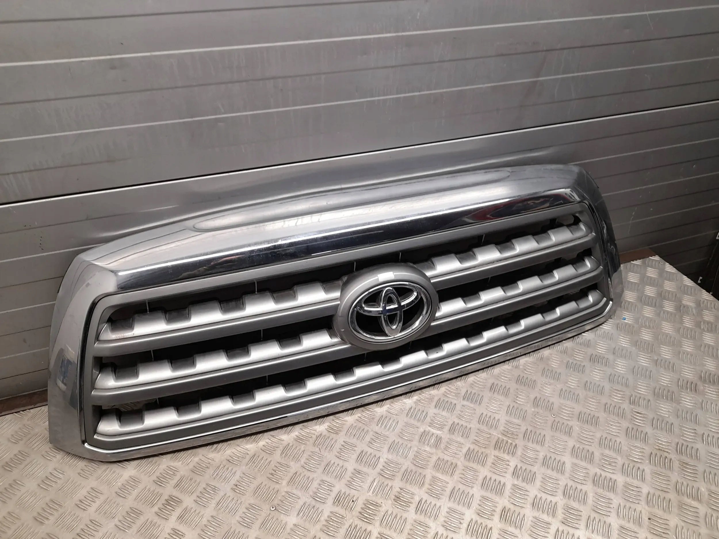 Kühlergrill Toyota E 5 FRONTGRILL 7531000C19 Kühlergitter