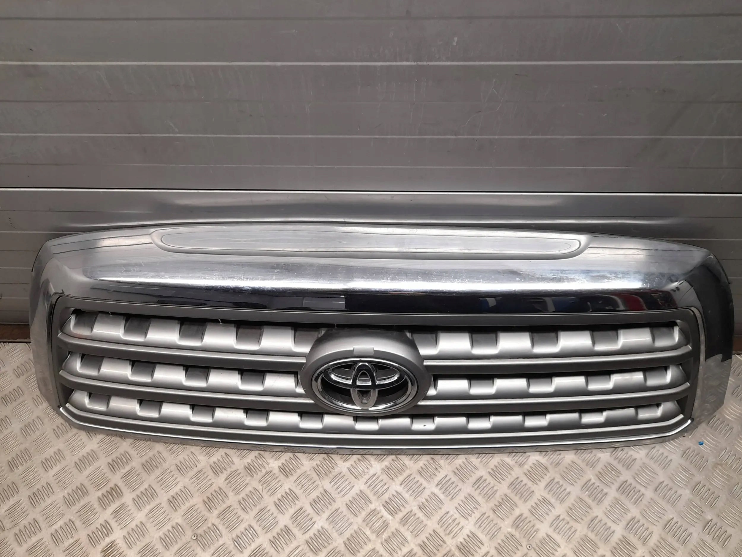 Kühlergrill Toyota E 5 FRONTGRILL 7531000C19 Kühlergitter