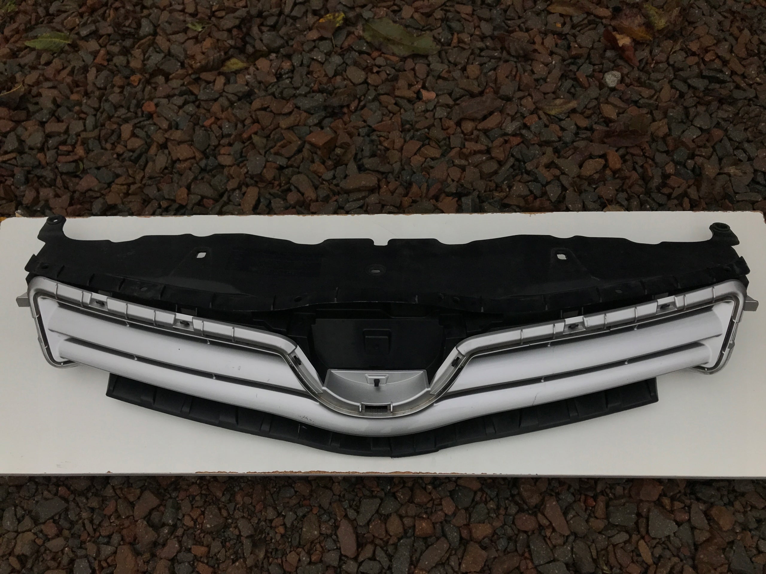 Kühlergrill Toyota E AURIS FRONTGRILL Kühlergitter