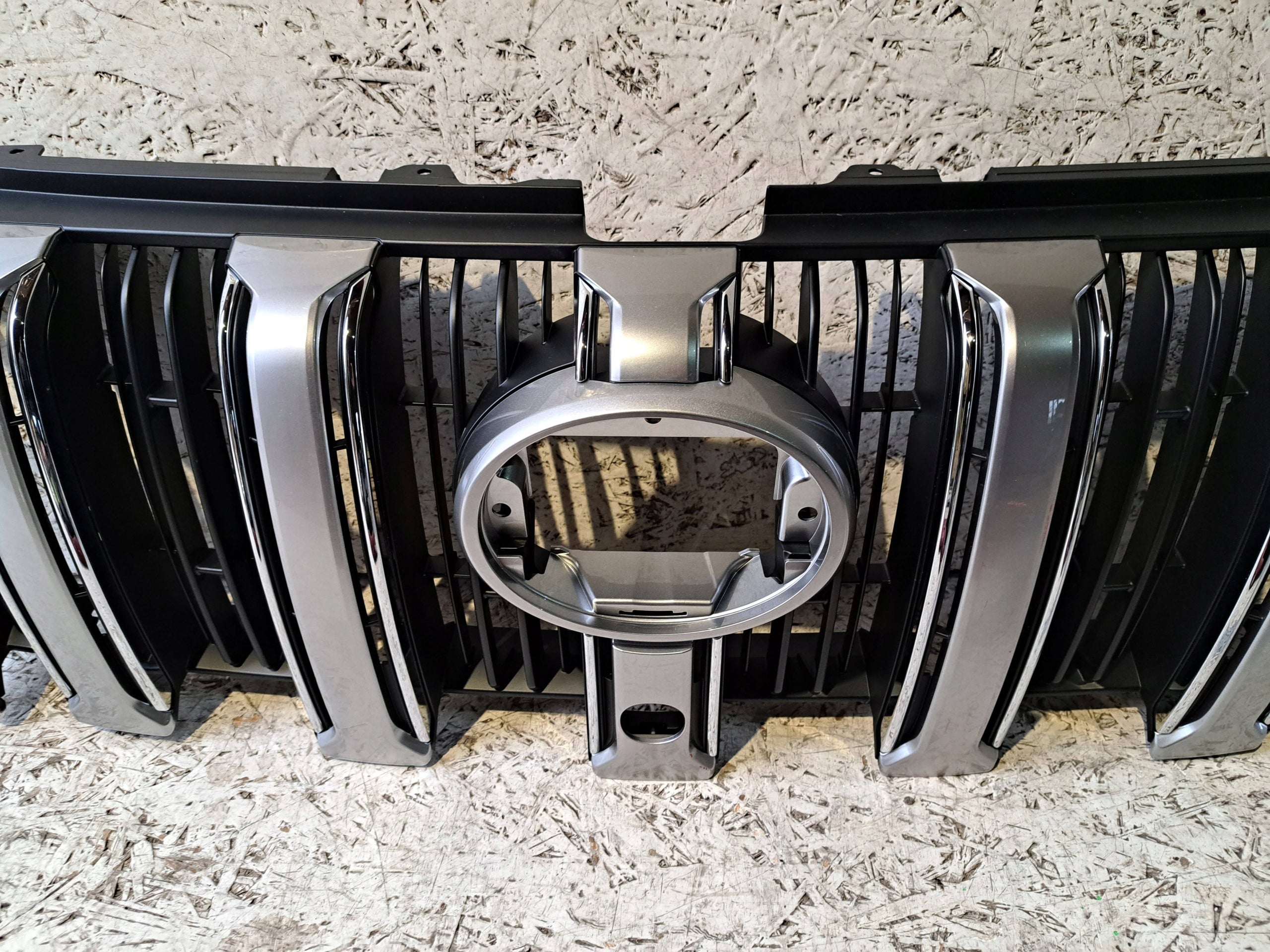 Kühlergrill Toyota LAND 5 E FRONTGRILL 5310160C01 Kühlergitter