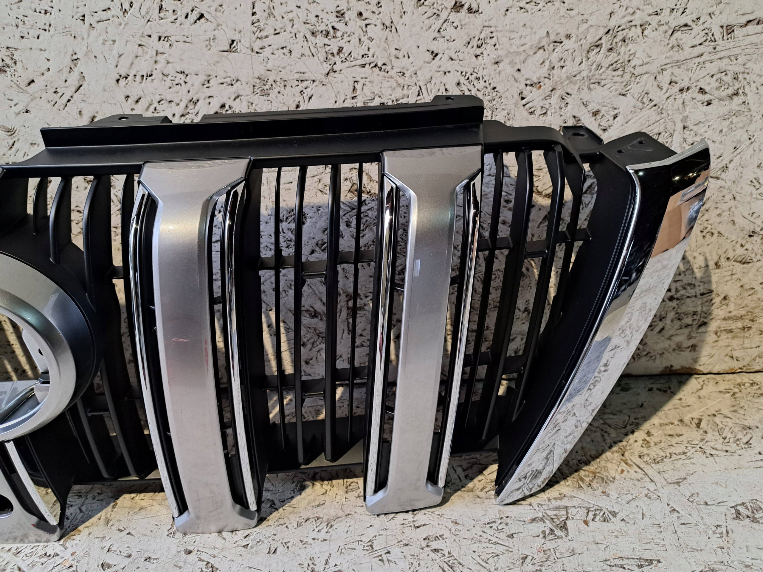 Kühlergrill Toyota LAND 5 E FRONTGRILL 5310160C01 Kühlergitter