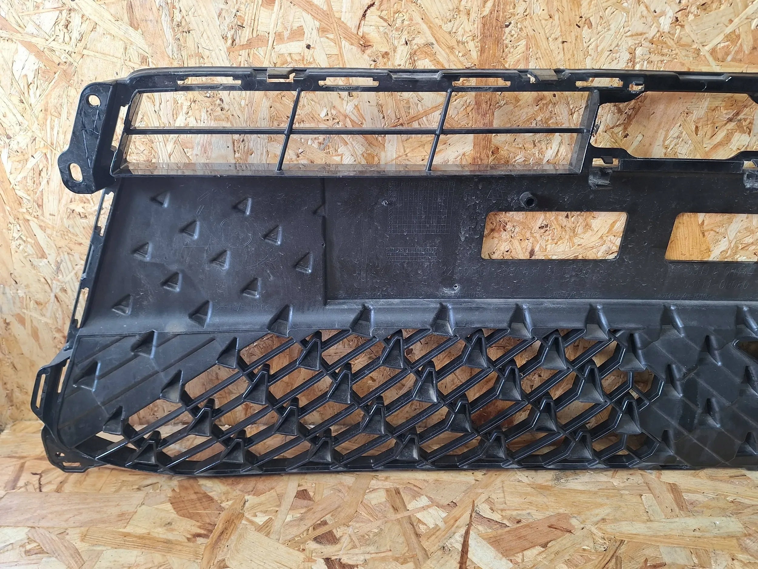 Kühlergrill Toyota CROSS 5 AYGO FRONTGRILL 531110H140 Kühlergitter