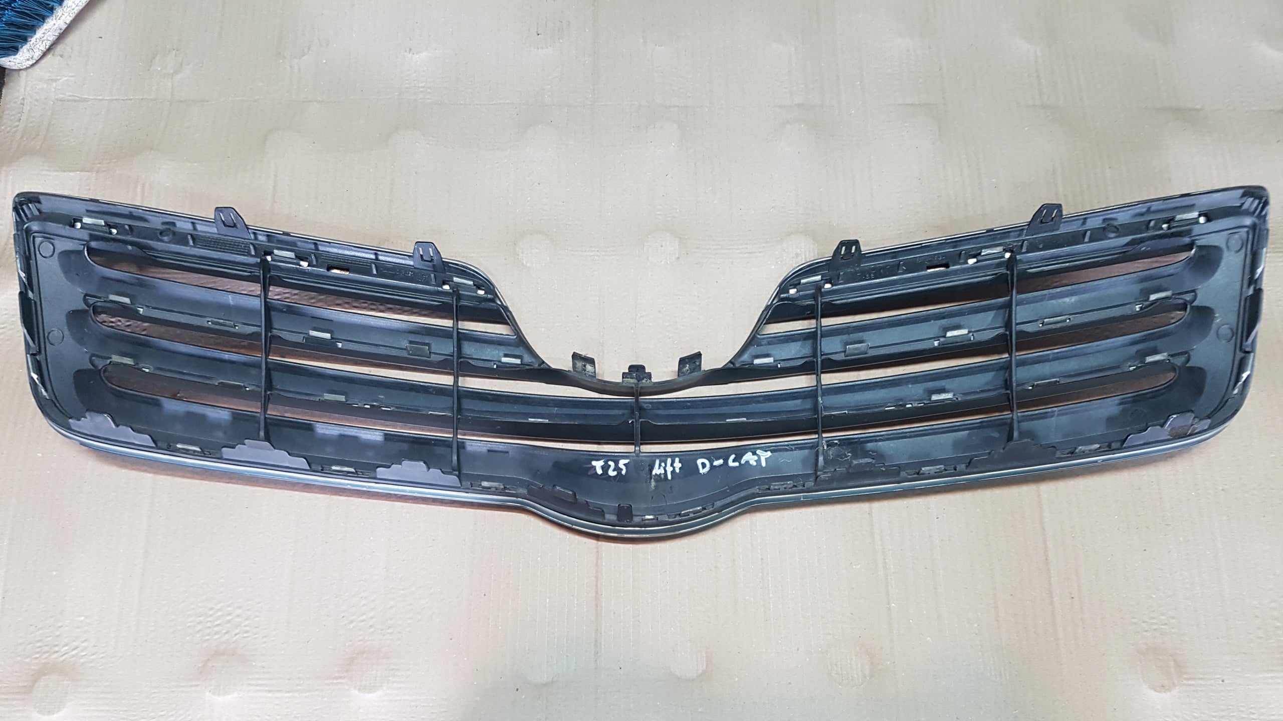 Kühlergrill Toyota AVENSIS T25 FRONTGRILL Kühlergitter