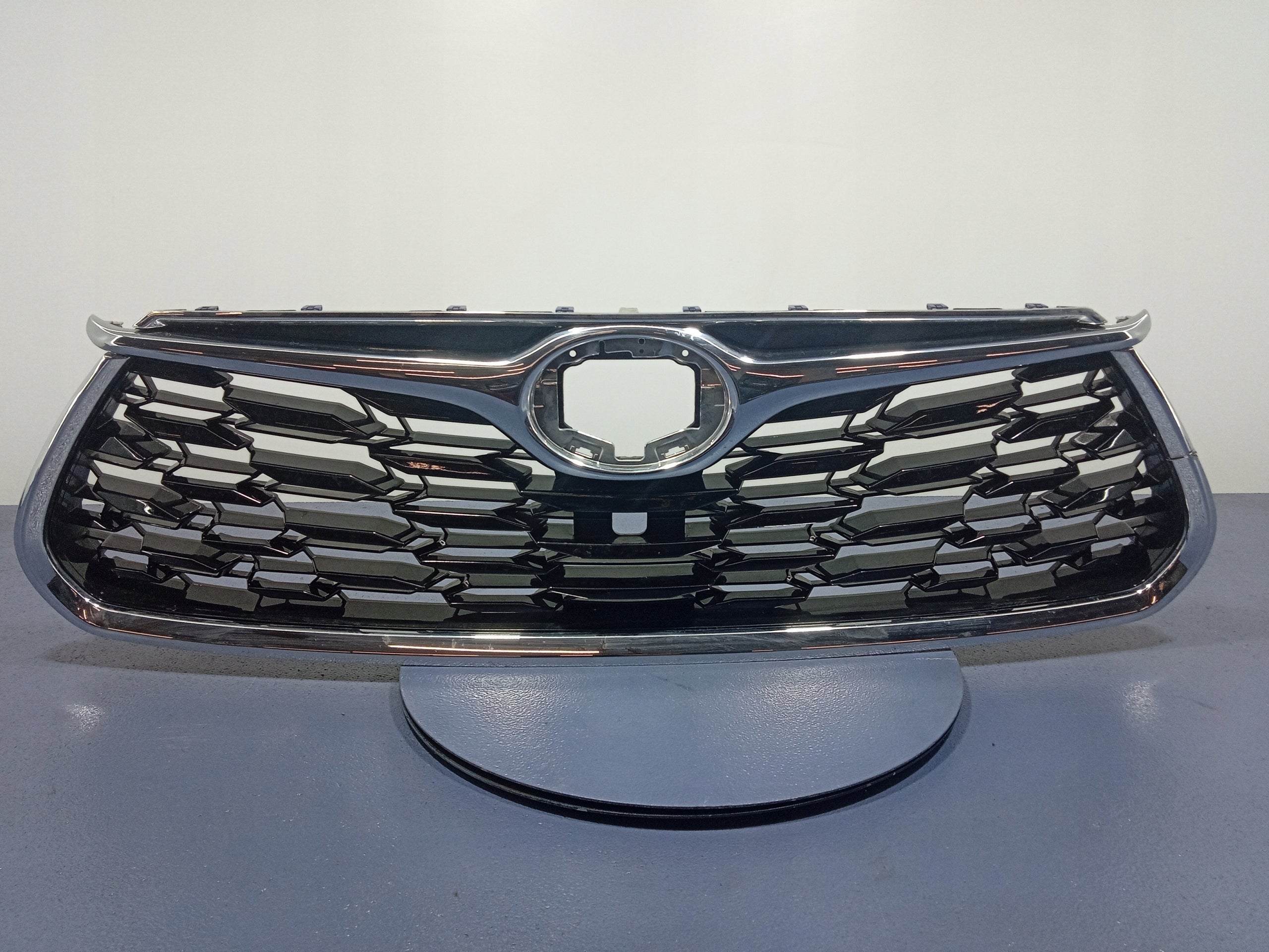 Kühlergrill Toyota XU70 V 5 HIGHLANDER FRONTGRILL 531010E330 Kühlergitter