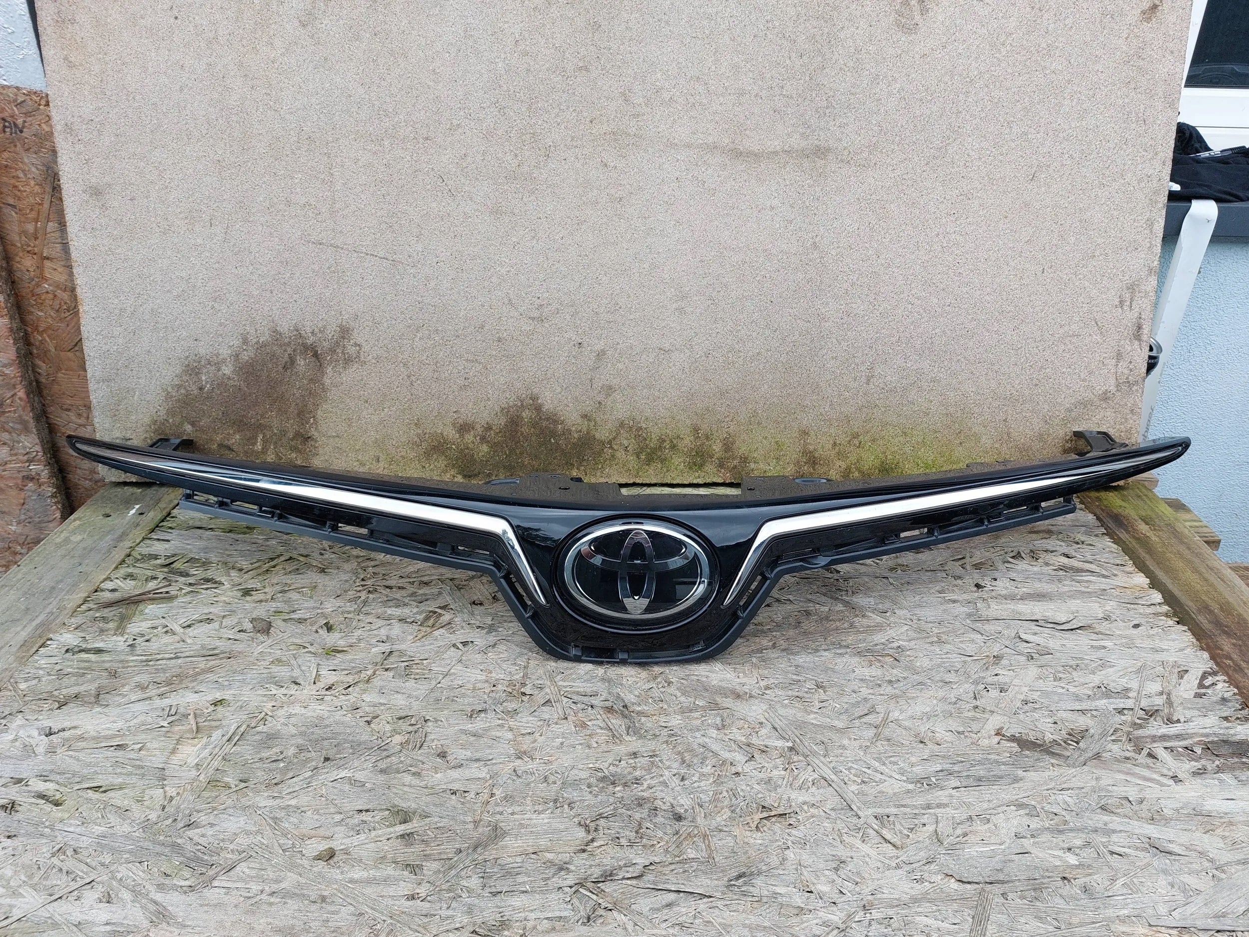 Kühlergrill Toyota 5 COROLLA E21 FRONTGRILL 5311102C90 Kühlergitter