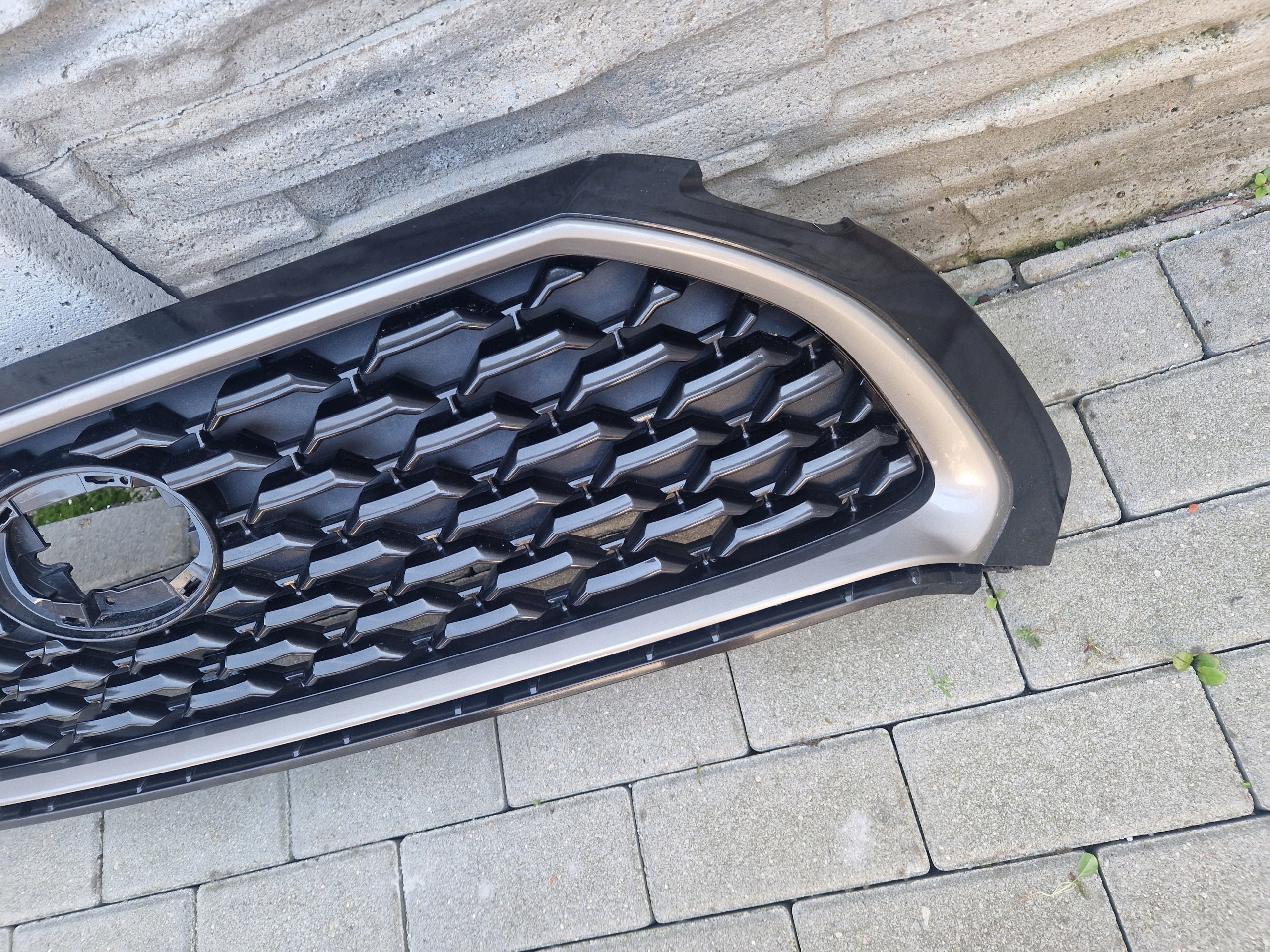 Kühlergrill Toyota COROLLA CROSS FRONTGRILL 5310016010 Kühlergitter