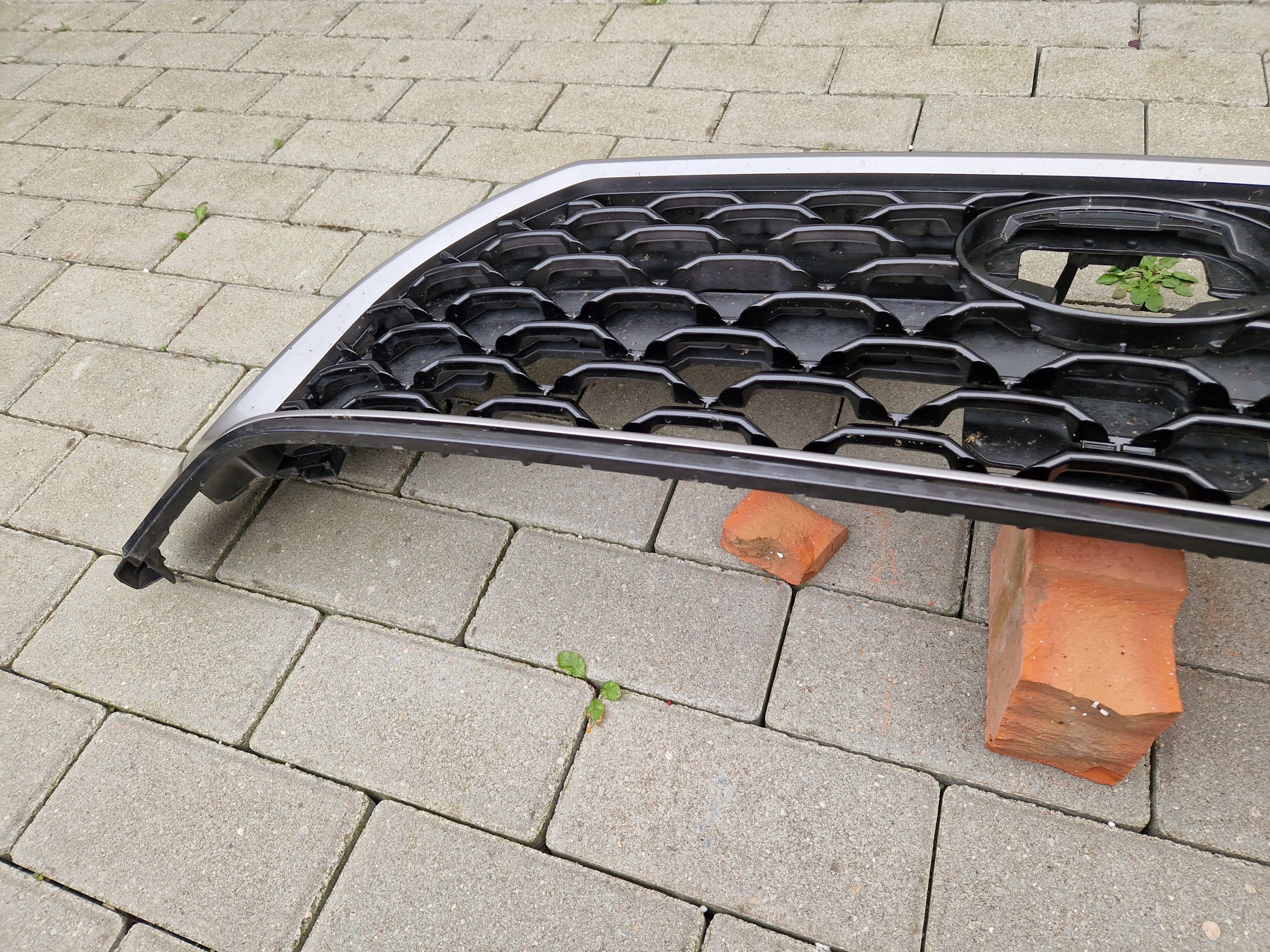 Kühlergrill Toyota COROLLA CROSS FRONTGRILL 5310016010 Kühlergitter