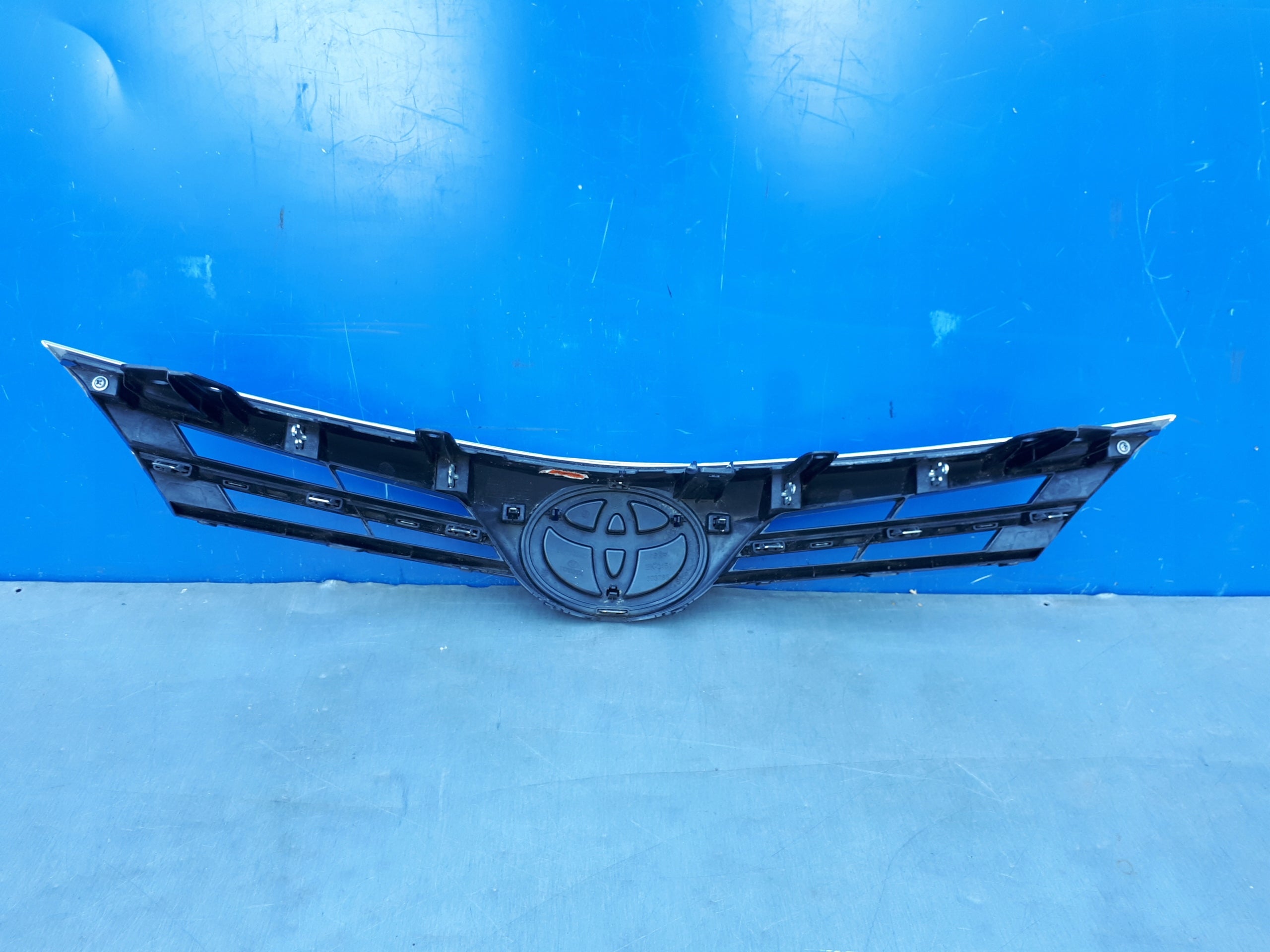 Kühlergrill Toyota COROLLA A80 E17 5 FRONTGRILL 5311102A80 Kühlergitter