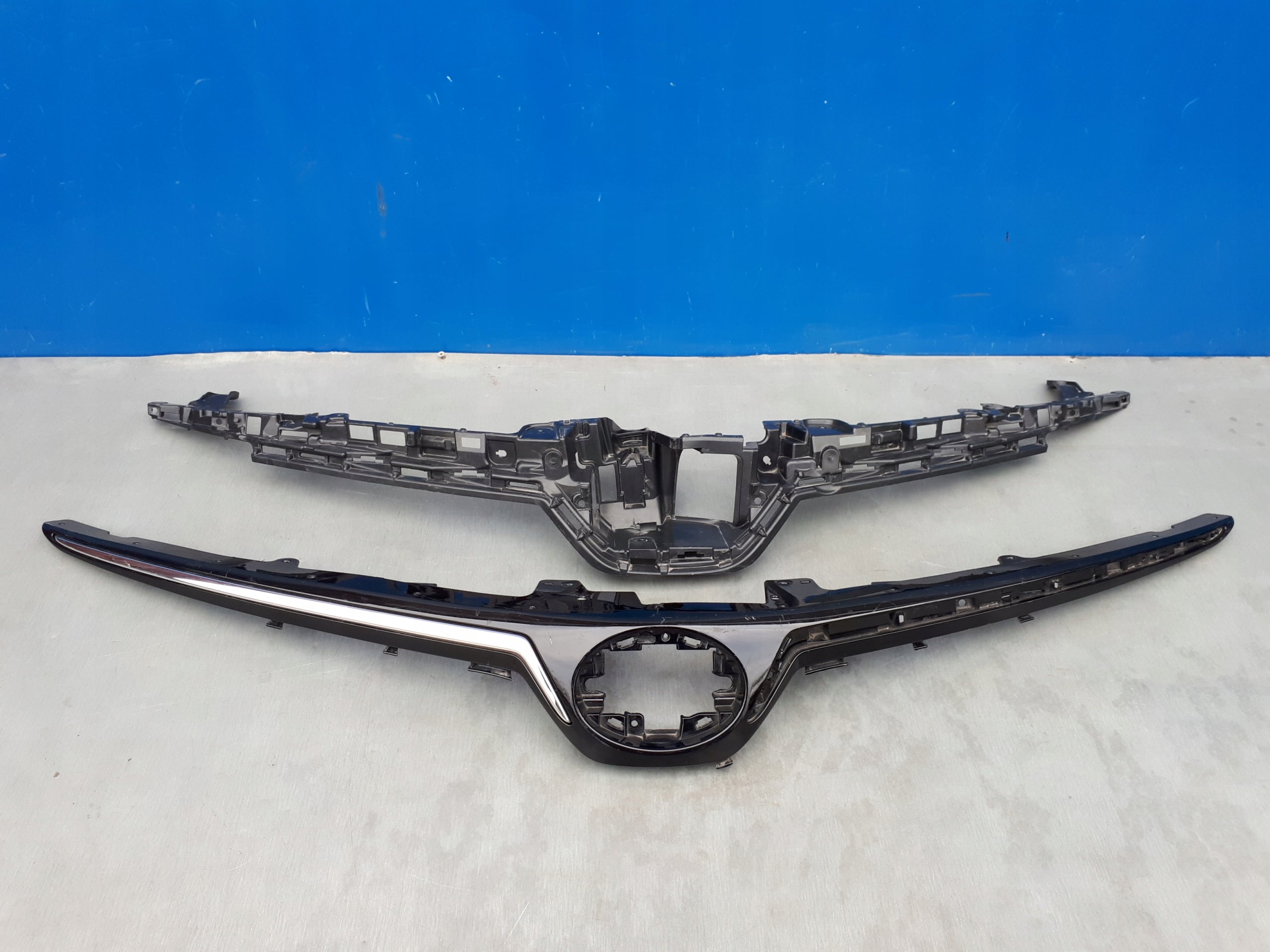 Kühlergrill Toyota 5 COROLLA E21 FRONTGRILL 5311402580 Kühlergitter