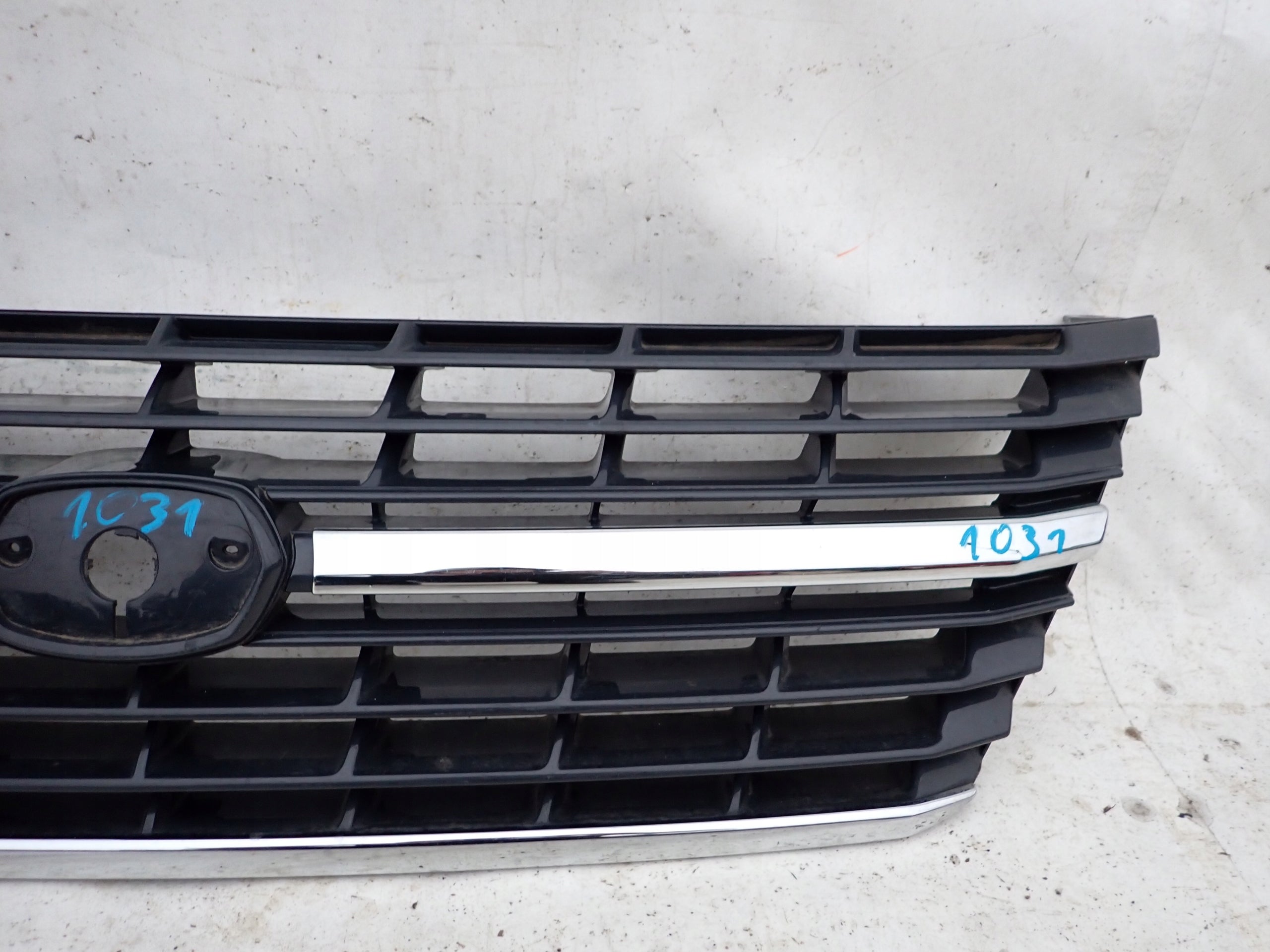 Kühlergrill Toyota 5 V HIACE FRONTGRILL 5311126380 Kühlergitter