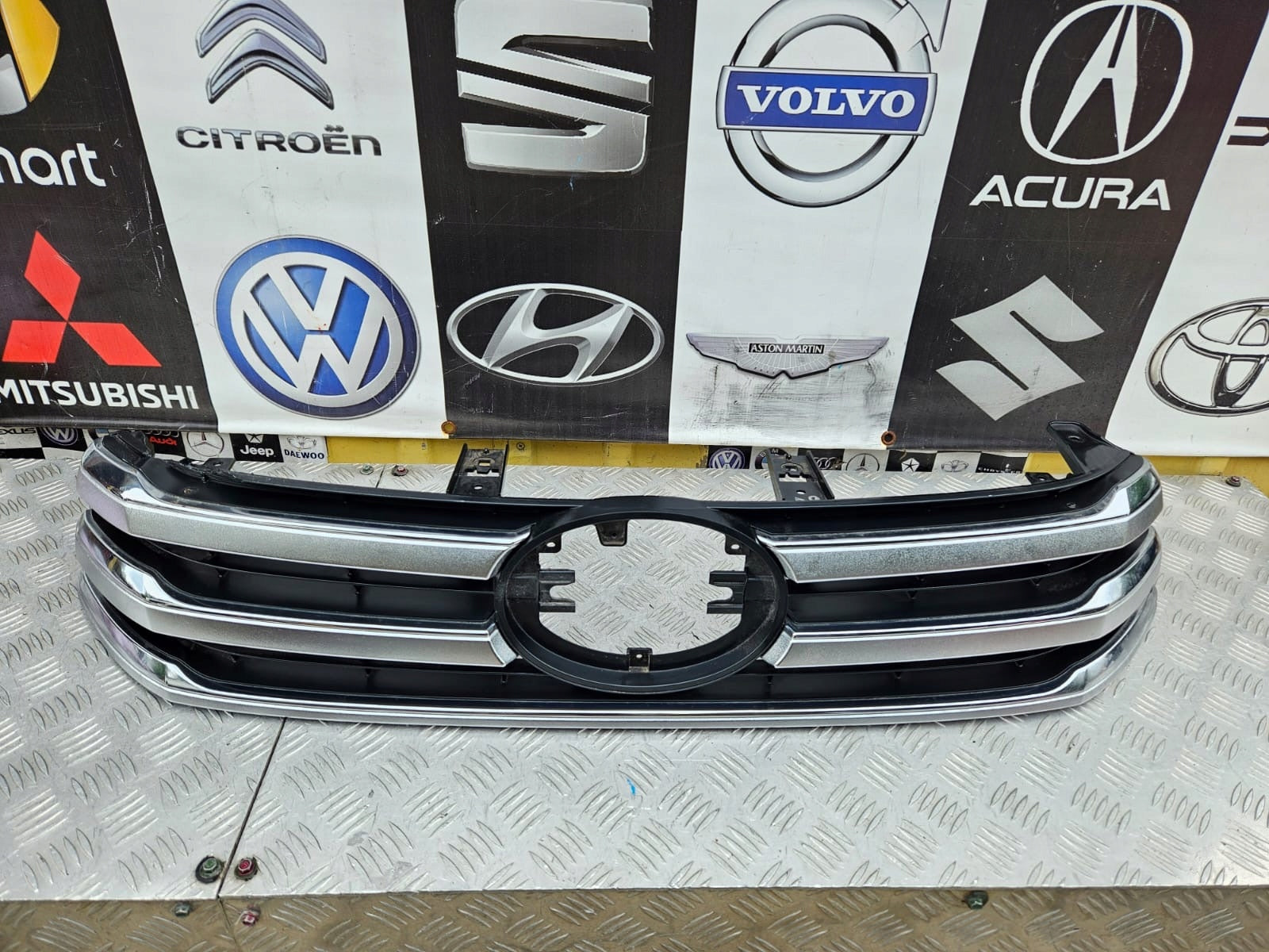 Kühlergrill Toyota 5 HILUX V FRONTGRILL 520VIII531 Kühlergitter