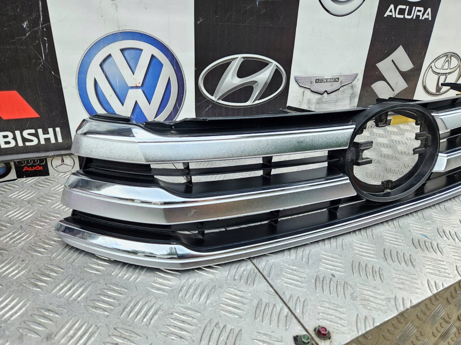 Kühlergrill Toyota 5 HILUX V FRONTGRILL 520VIII531 Kühlergitter