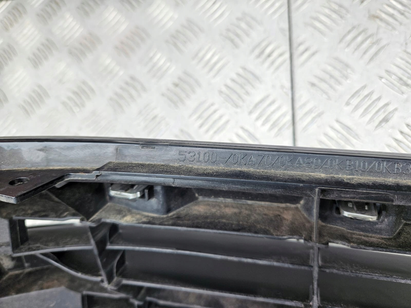 Kühlergrill Toyota 5 HILUX V FRONTGRILL 520VIII531 Kühlergitter