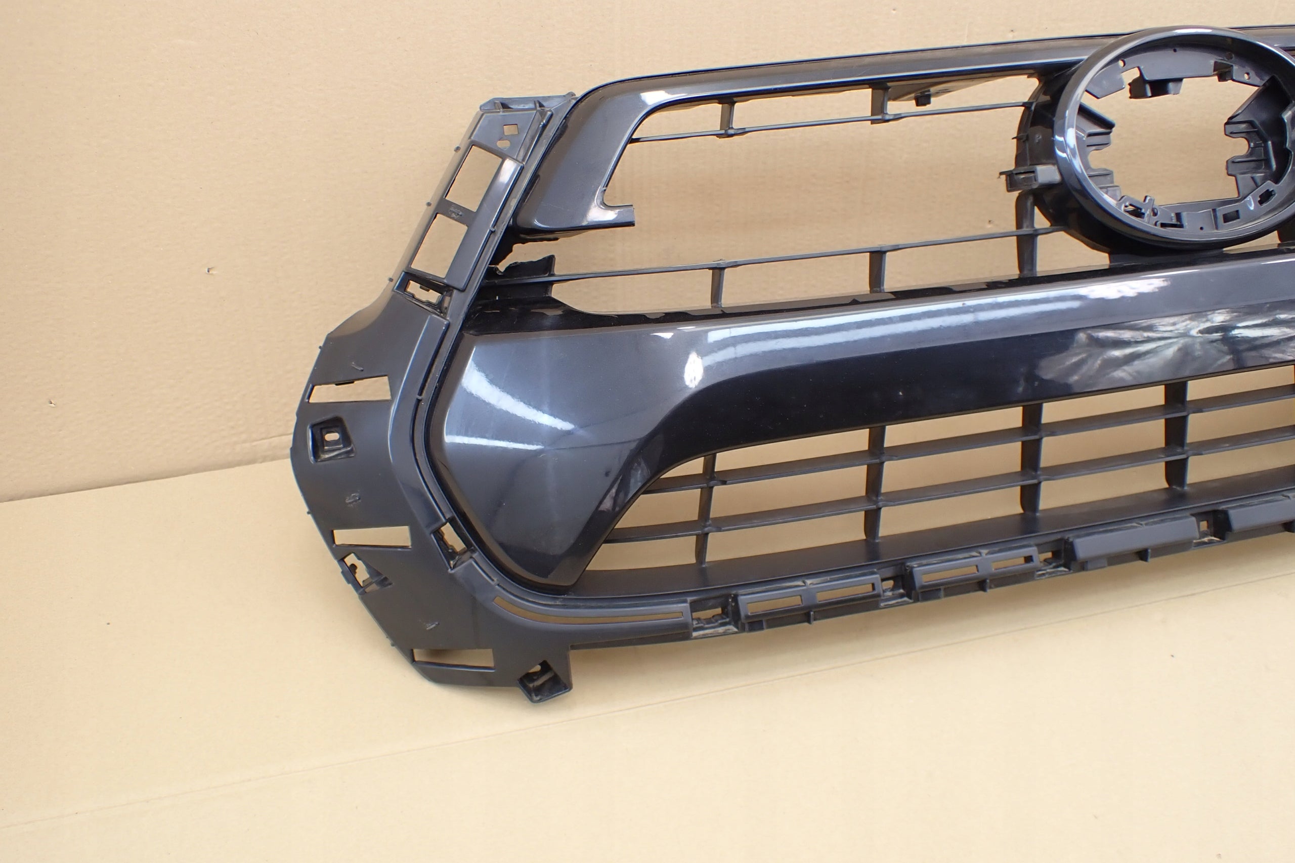 Kühlergrill Toyota HILUX E 5 V FRONTGRILL 531000KK00 Kühlergitter