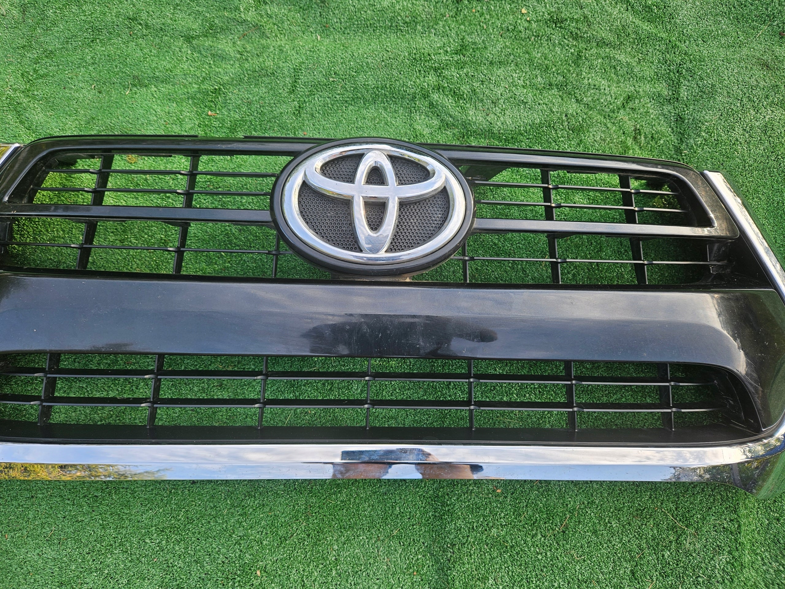 Kühlergrill Toyota 5 E HILUX V FRONTGRILL 531000KK00 Kühlergitter