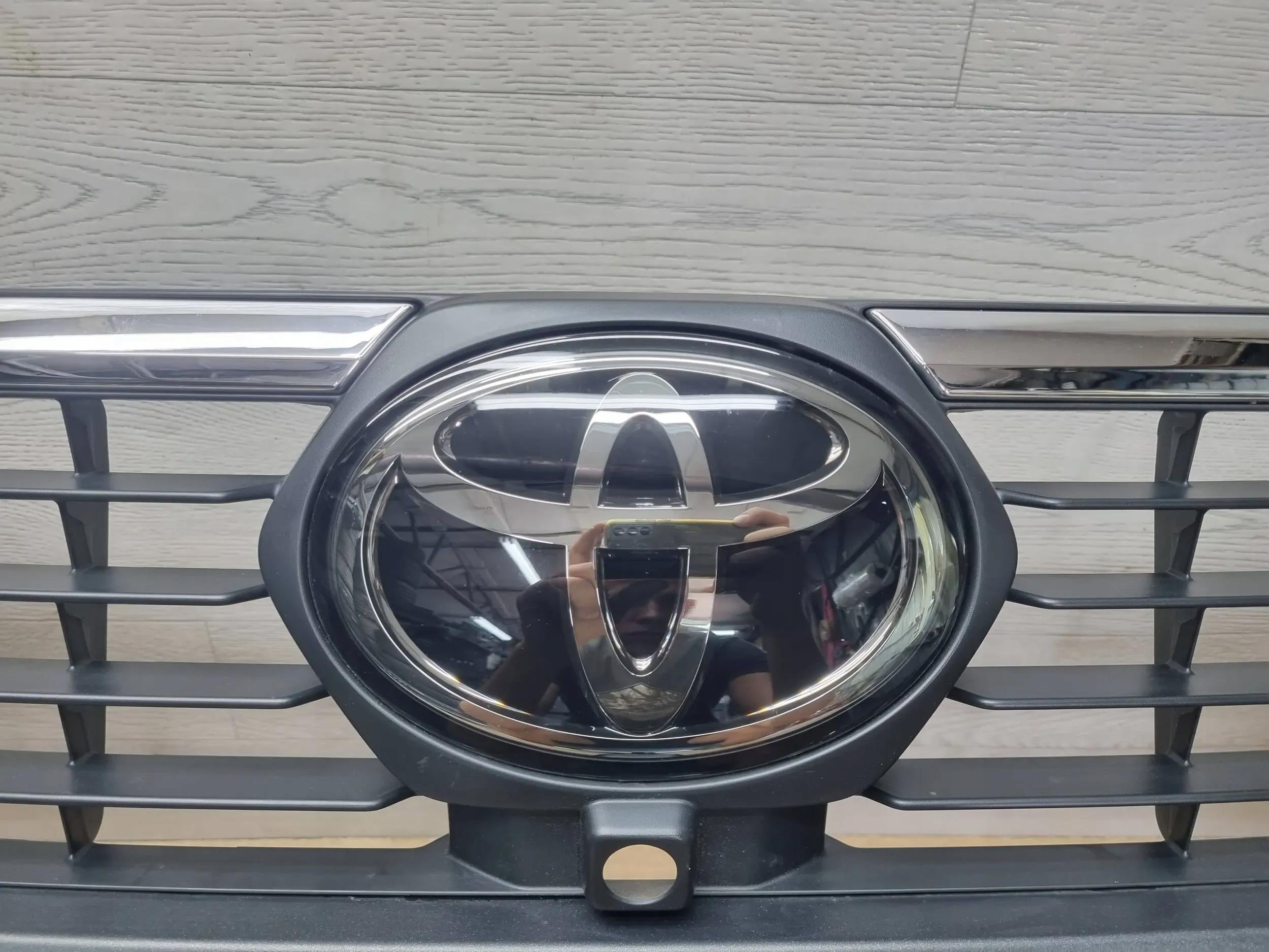 Kühlergrill Toyota HILUX V FRONTGRILL 53111YP440 Kühlergitter