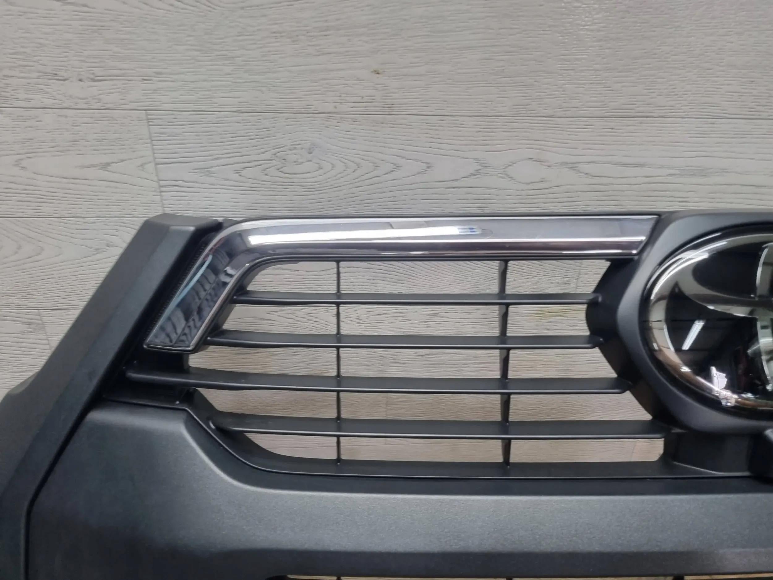 Kühlergrill Toyota HILUX V FRONTGRILL 53111YP440 Kühlergitter