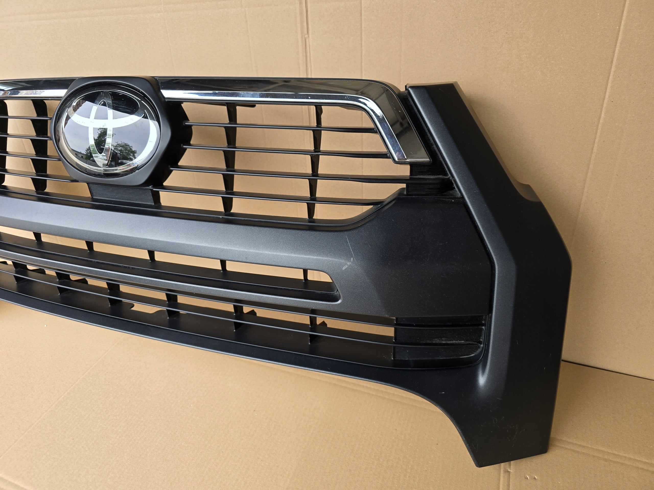 Kühlergrill Toyota E HILUX V FRONTGRILL Kühlergitter