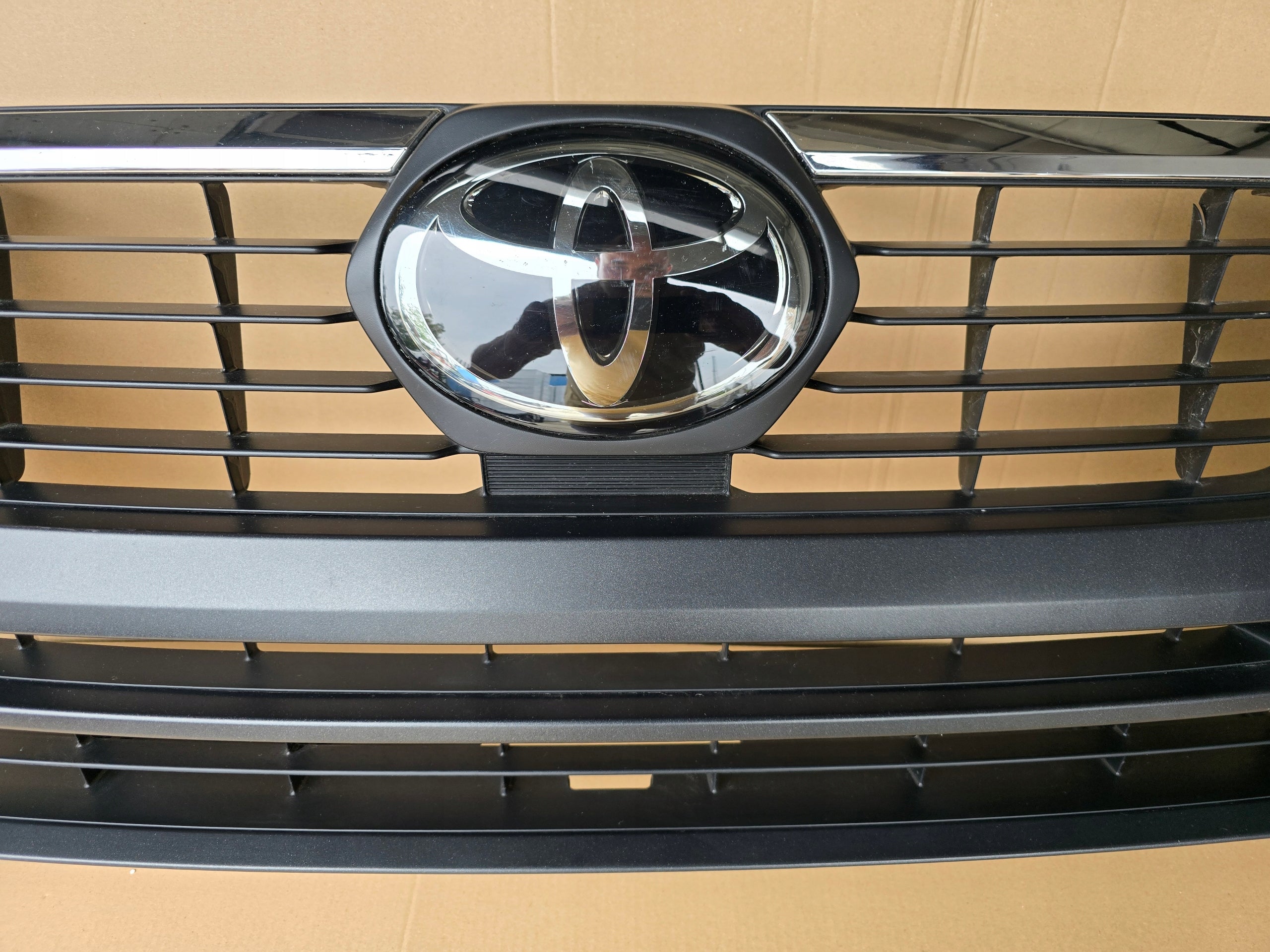 Kühlergrill Toyota E HILUX V FRONTGRILL Kühlergitter