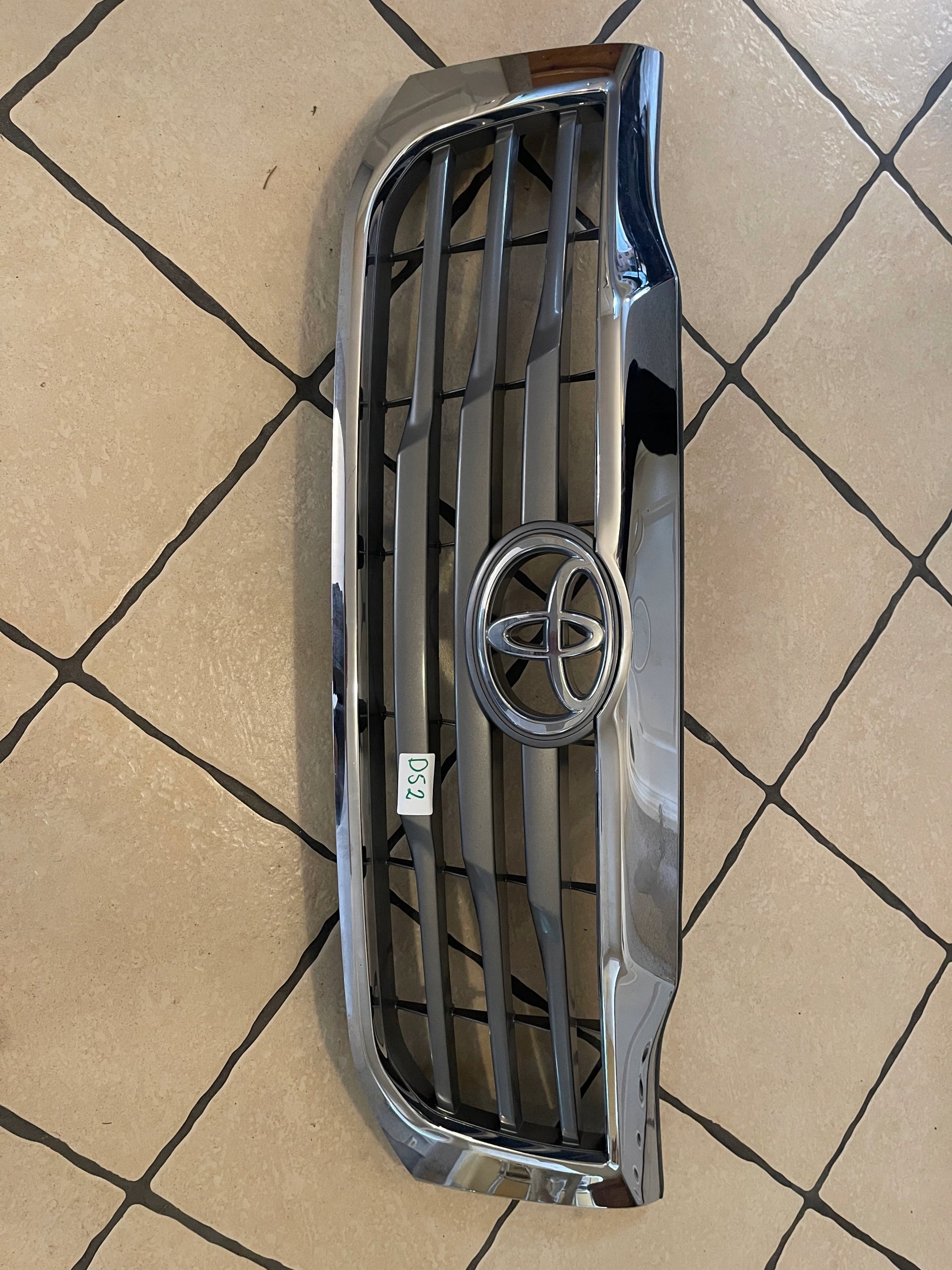 Kühlergrill Toyota 5 HILUX FRONTGRILL Kühlergitter