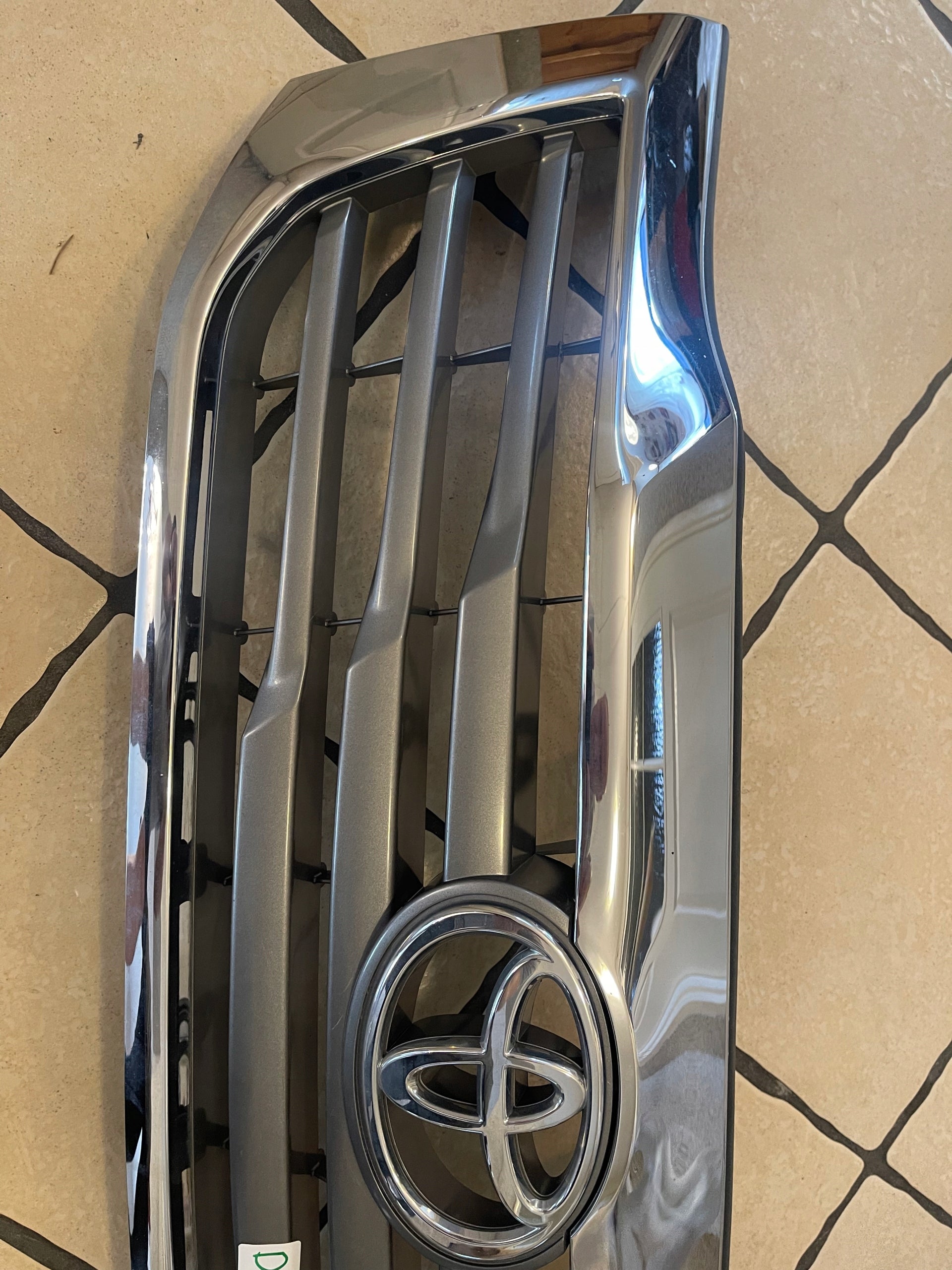 Kühlergrill Toyota 5 HILUX FRONTGRILL Kühlergitter