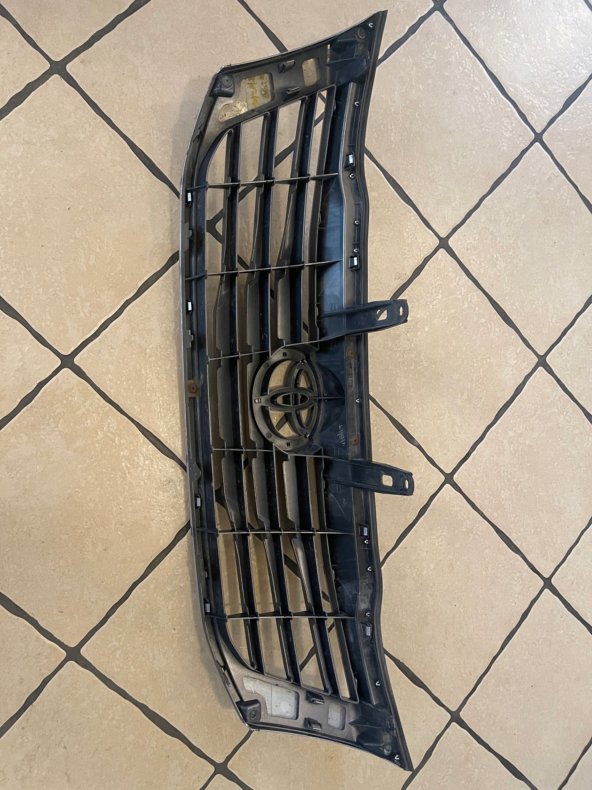 Kühlergrill Toyota 5 HILUX FRONTGRILL Kühlergitter